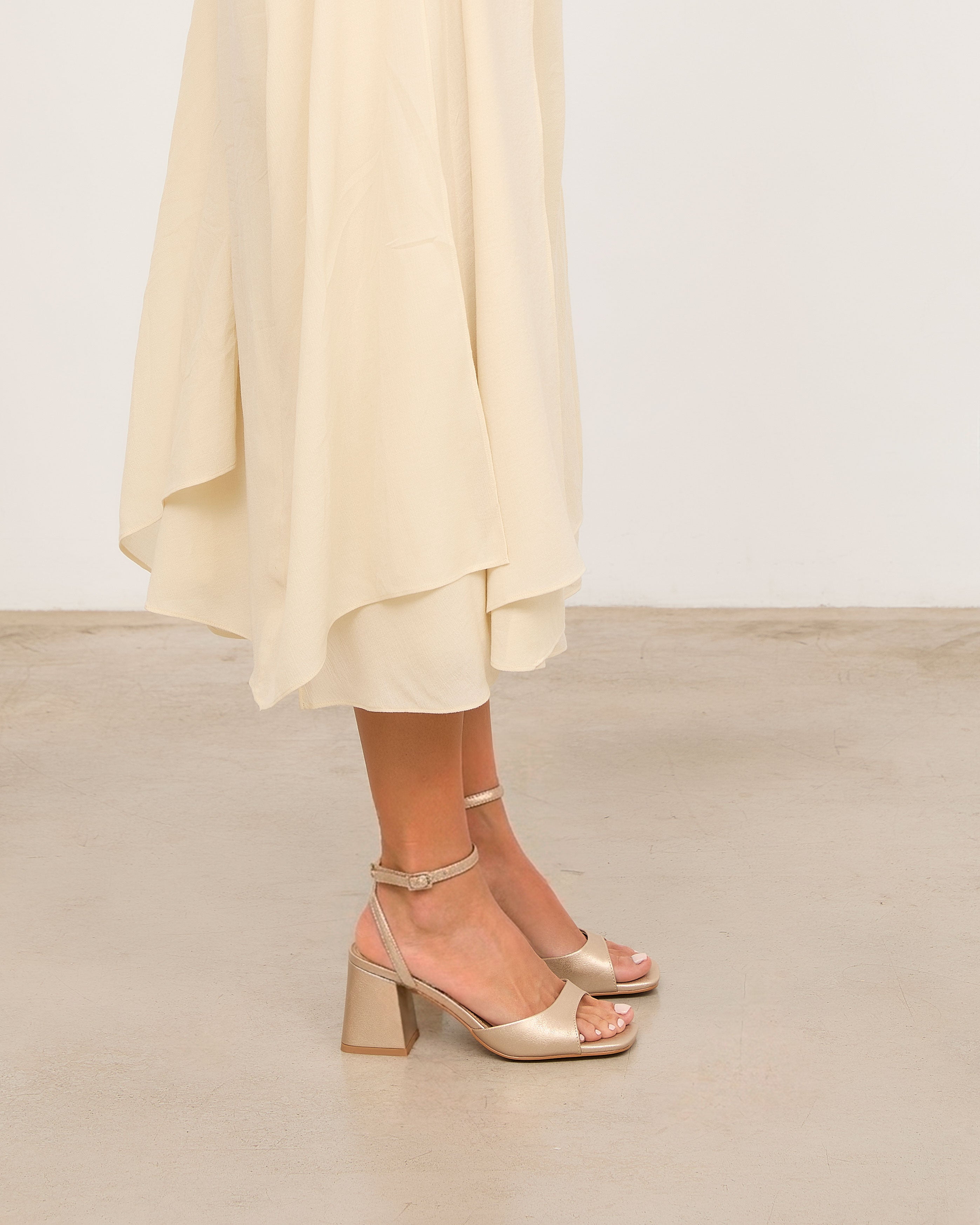 MIM Sandalia de tacón MANE DORADO