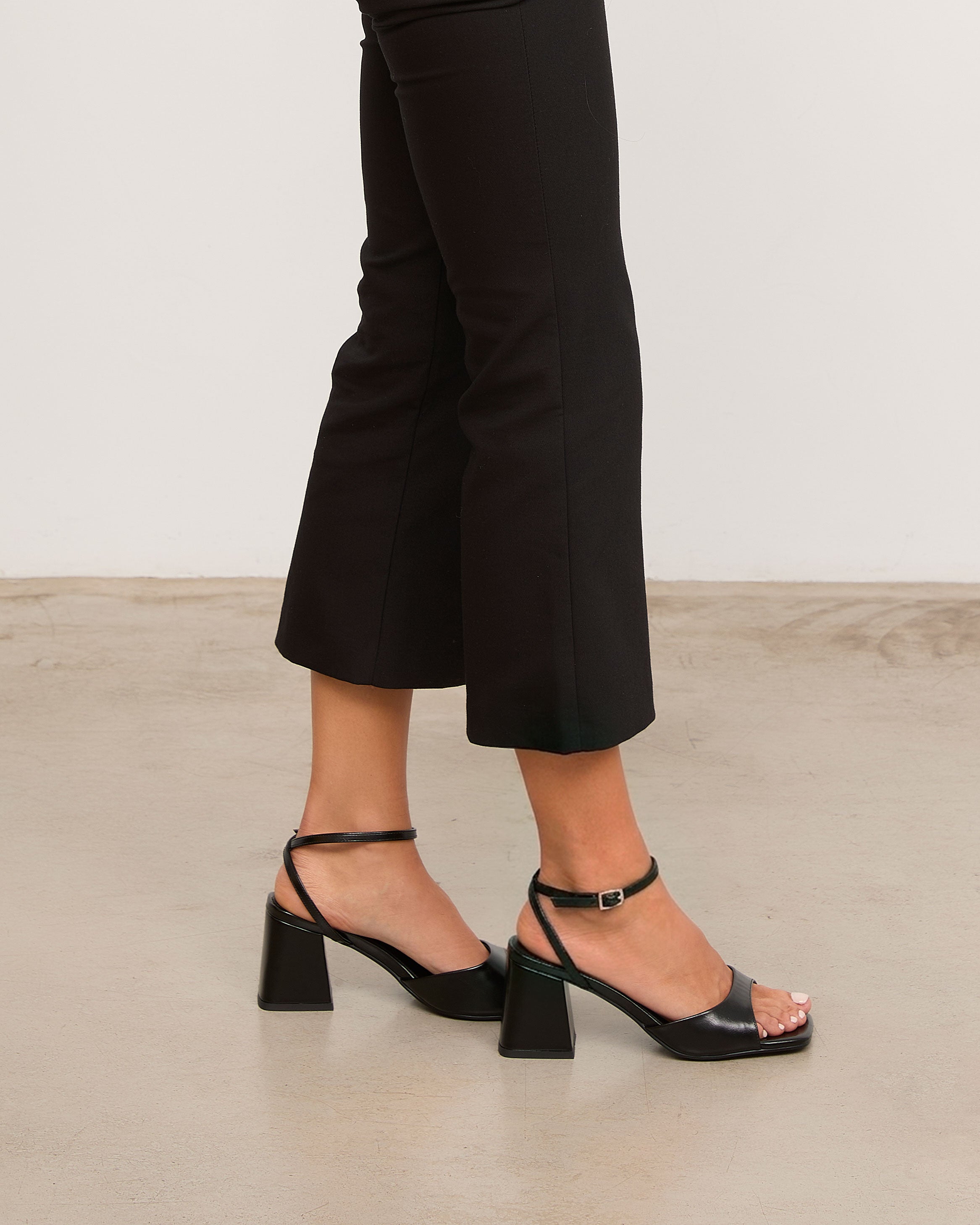 MIM Sandalia de tacón MANE NEGRO