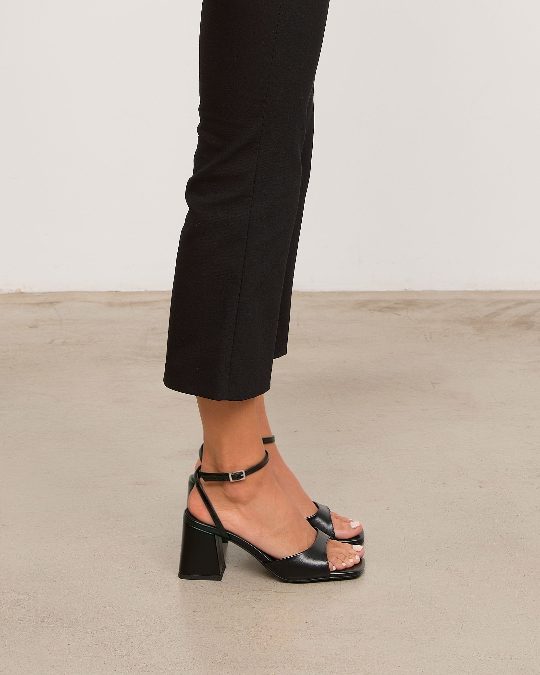 MIM Sandalia de tacón MANE NEGRO