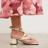 MIM Sandalia de tacón Morey Dorado