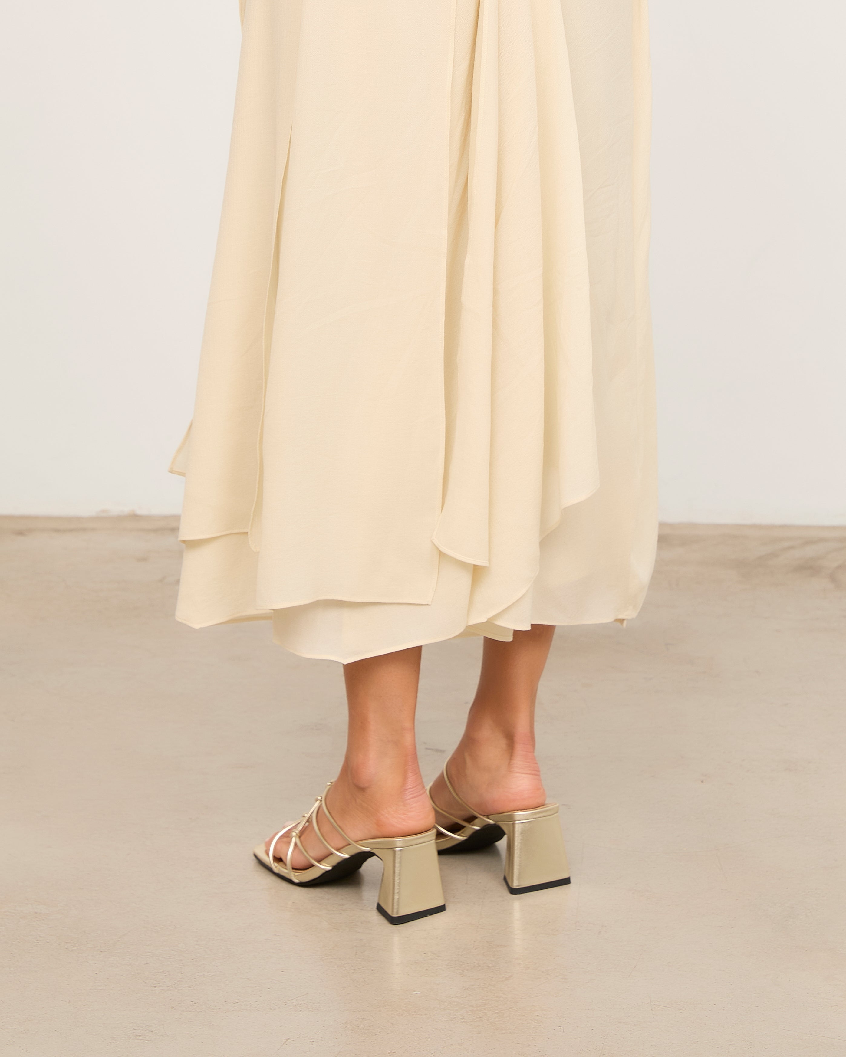 MIM Sandalia de tacón NATS DORADO