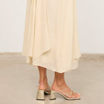 MIM Sandalia de tacón NATS DORADO