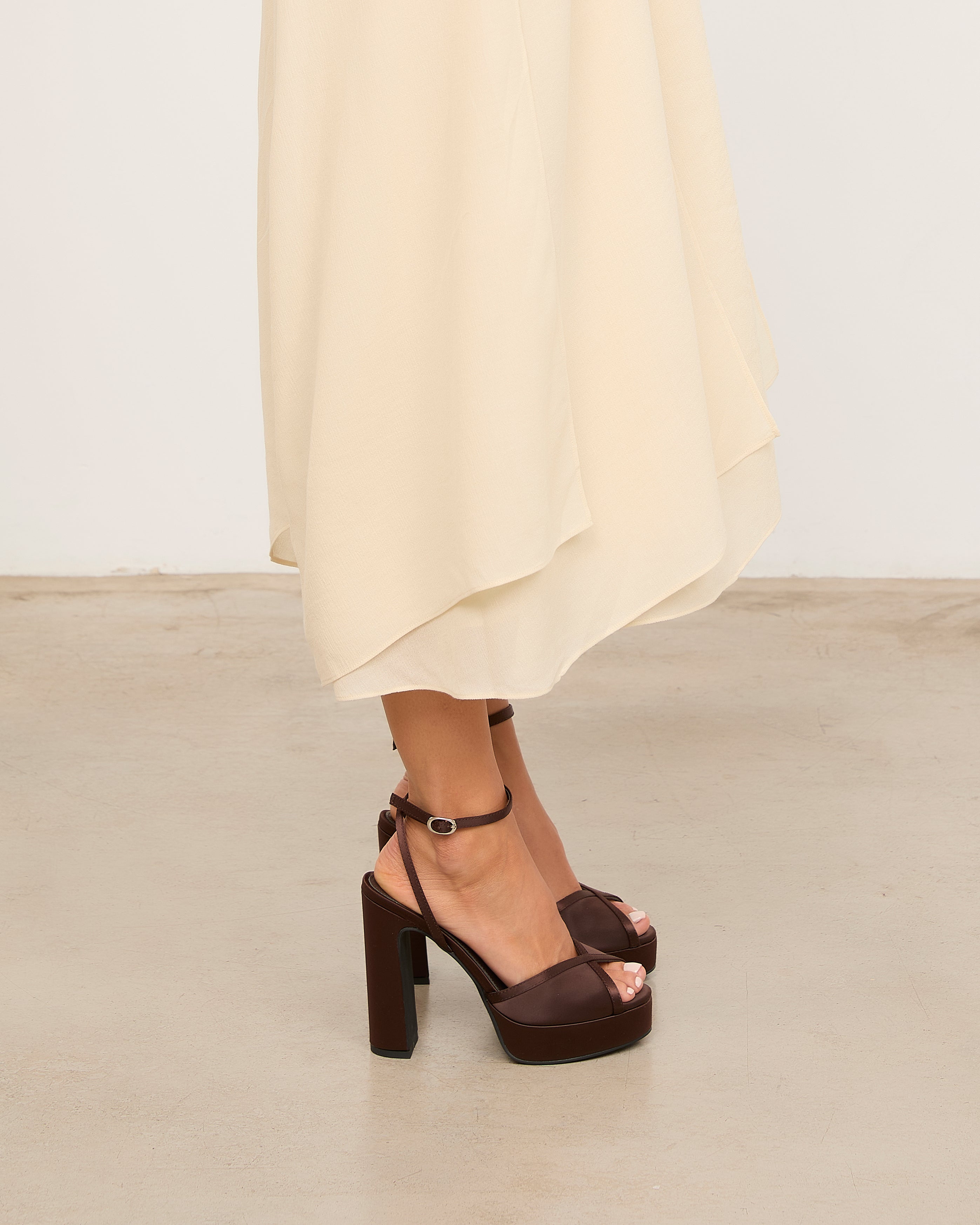 MIM Sandalia de tacón OCLA CHOCOLATE SATIN