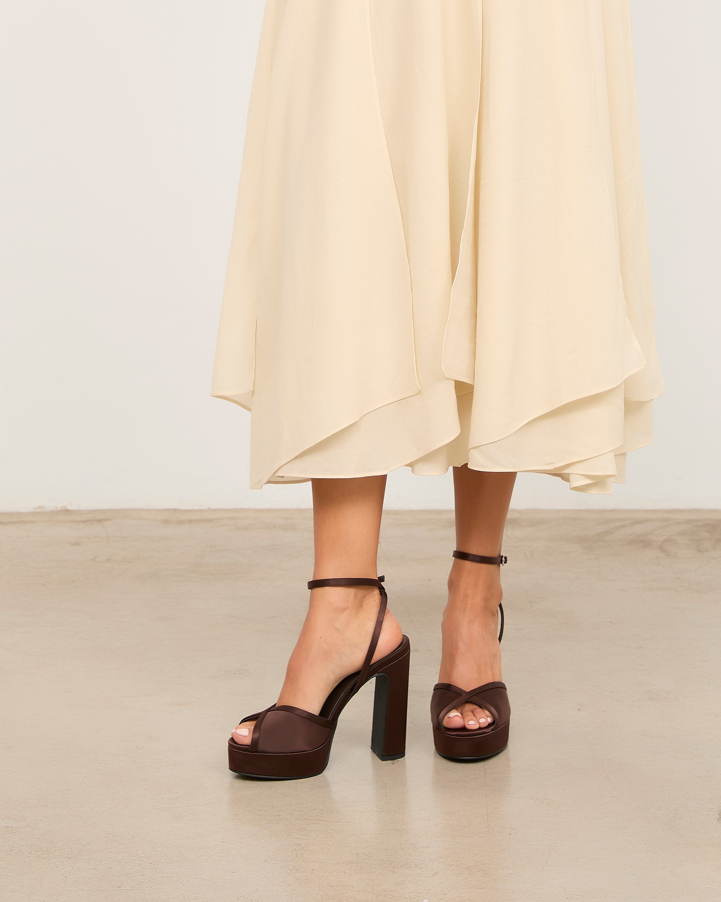 MIM Sandalia de tacón OCLA CHOCOLATE SATIN