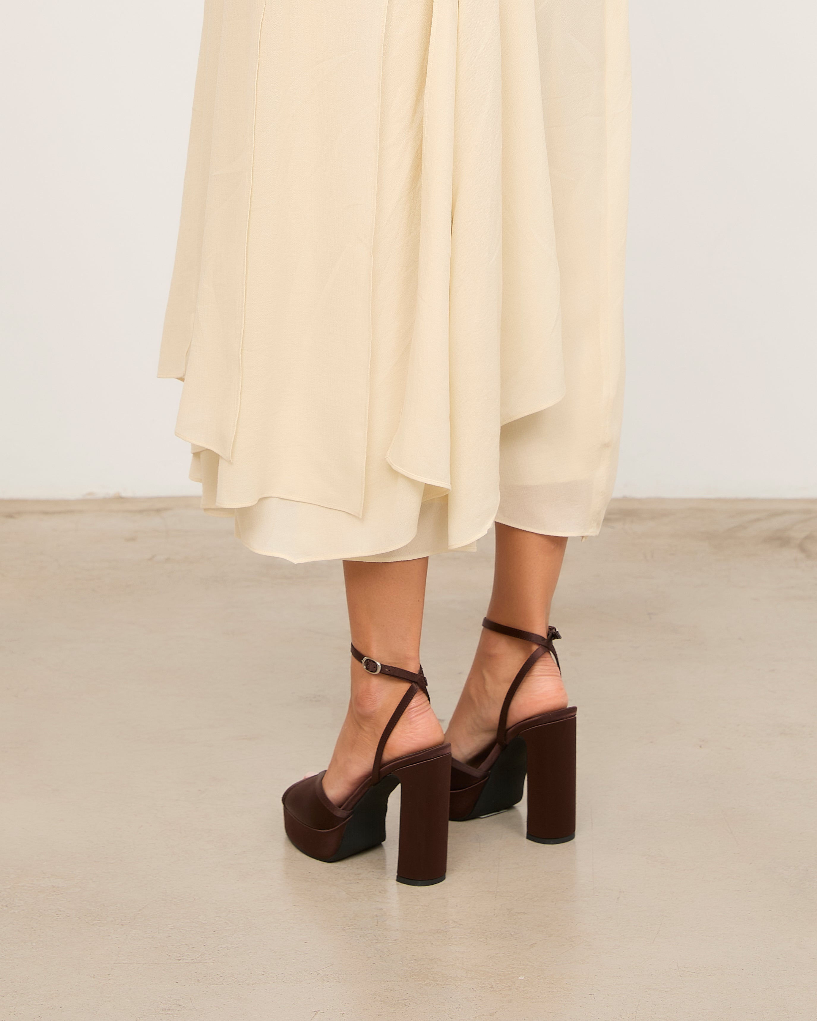MIM Sandalia de tacón OCLA CHOCOLATE SATIN