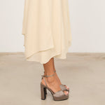 MIM Sandalia de tacón OCLA GRIS SATIN