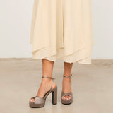 MIM Sandalia de tacón OCLA GRIS SATIN