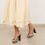 MIM Sandalia de tacón OCLA GRIS SATIN