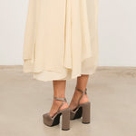 MIM Sandalia de tacón OCLA GRIS SATIN