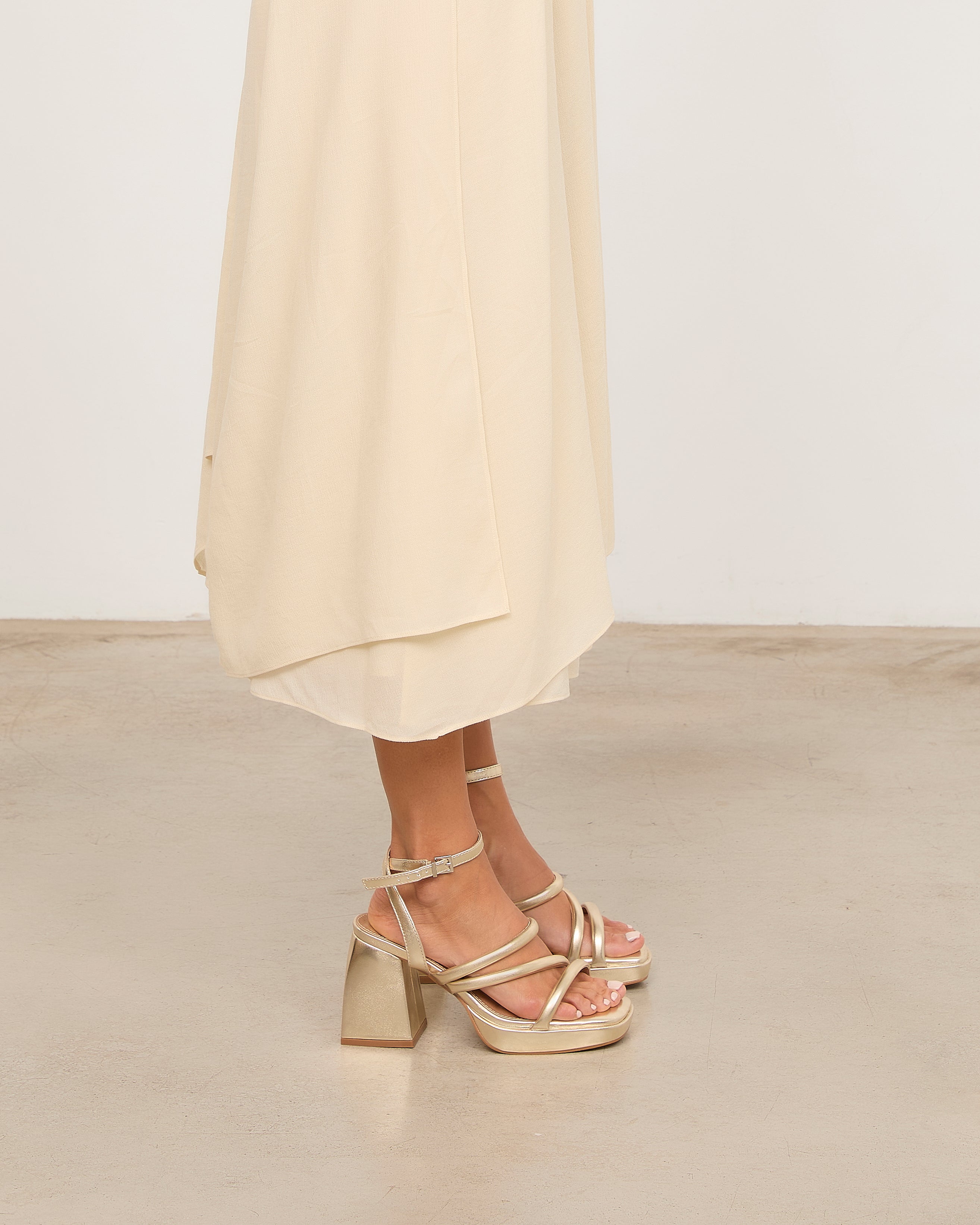 MIM Sandalia de tacón SKY DORADO