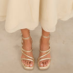 MIM Sandalia de tacón SKY DORADO