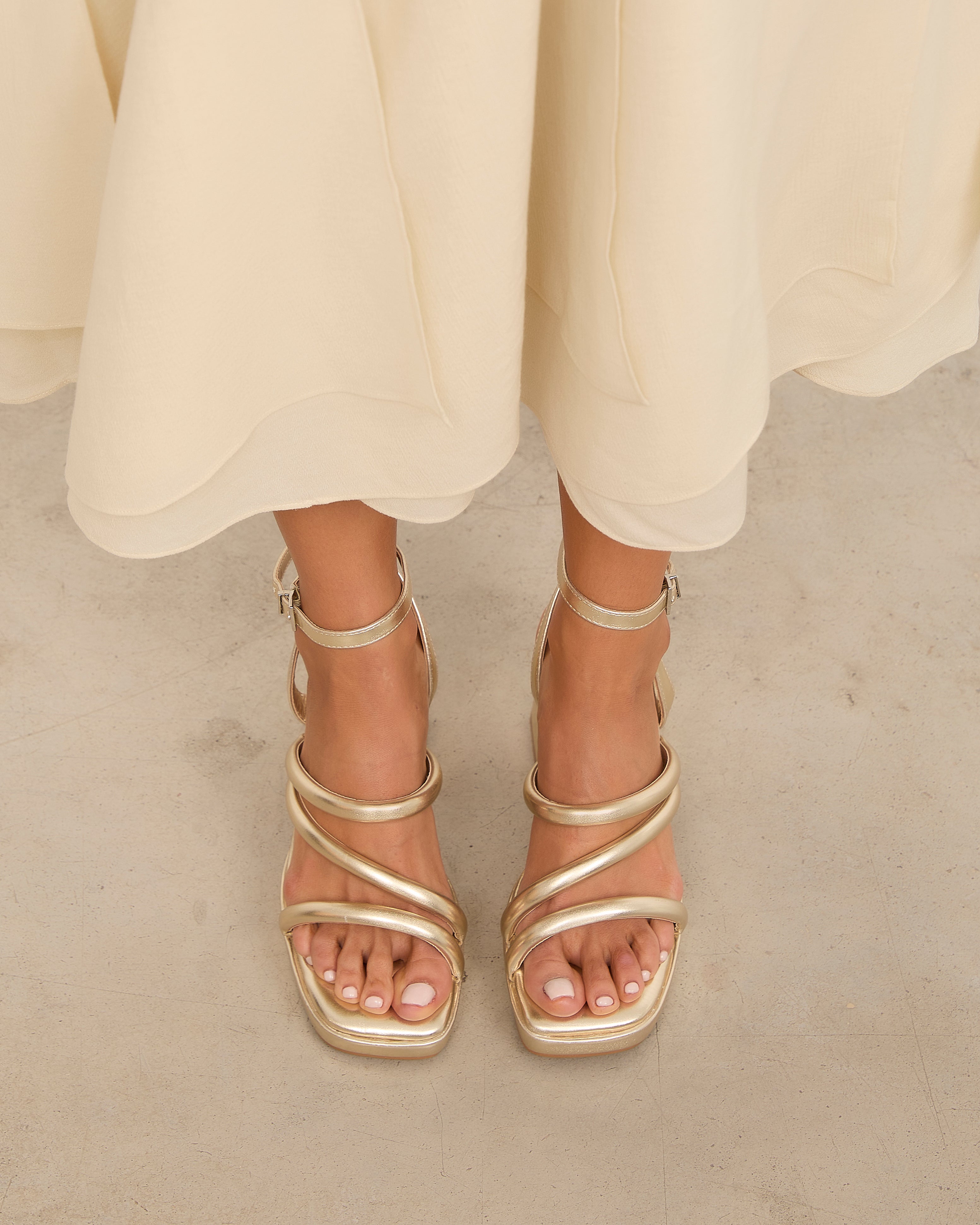 MIM Sandalia de tacón SKY DORADO