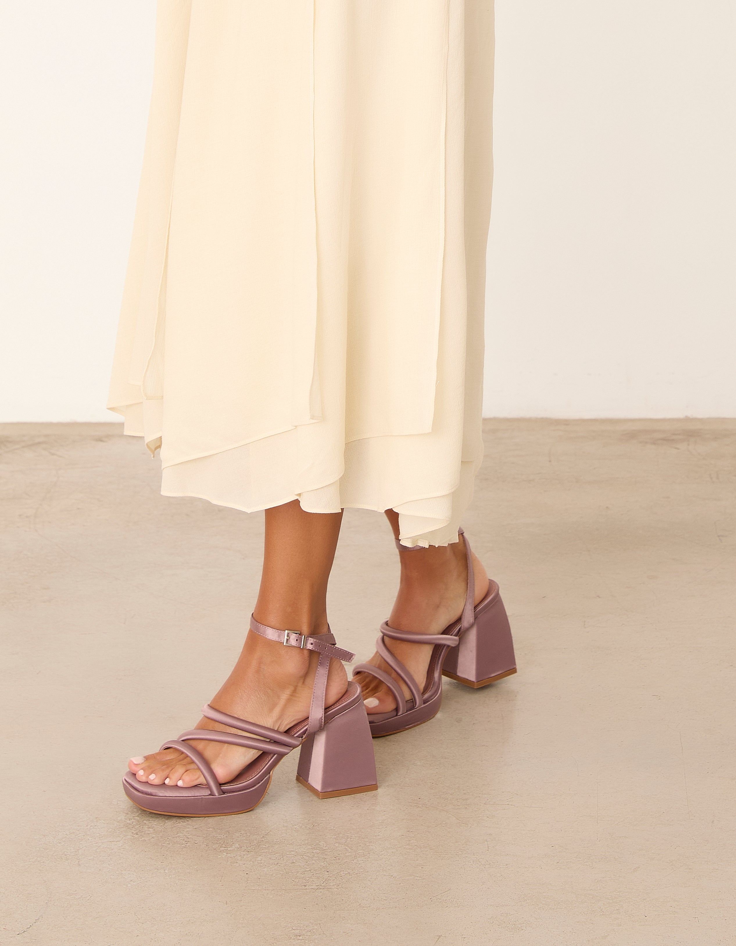 MIM Sandalia de tacón SKY MALVA