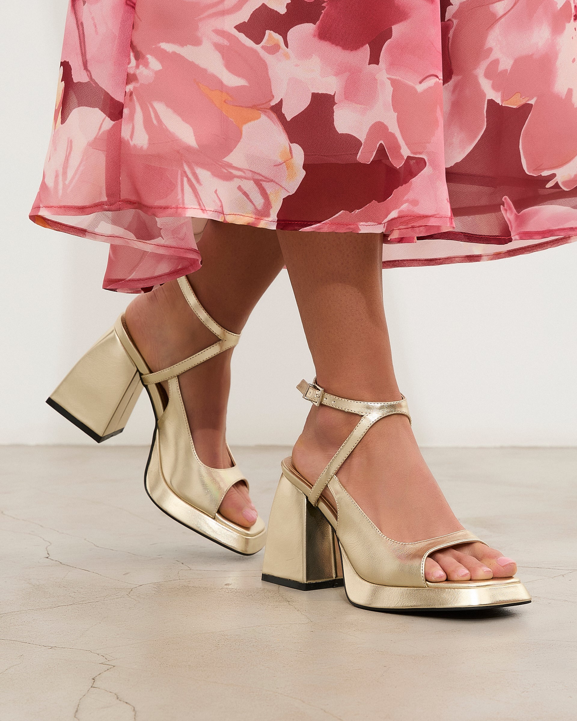 MIM Sandalia de tacón Sunne Dorado