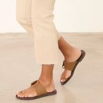 MIM Sandalia plana LOLA CAMEL