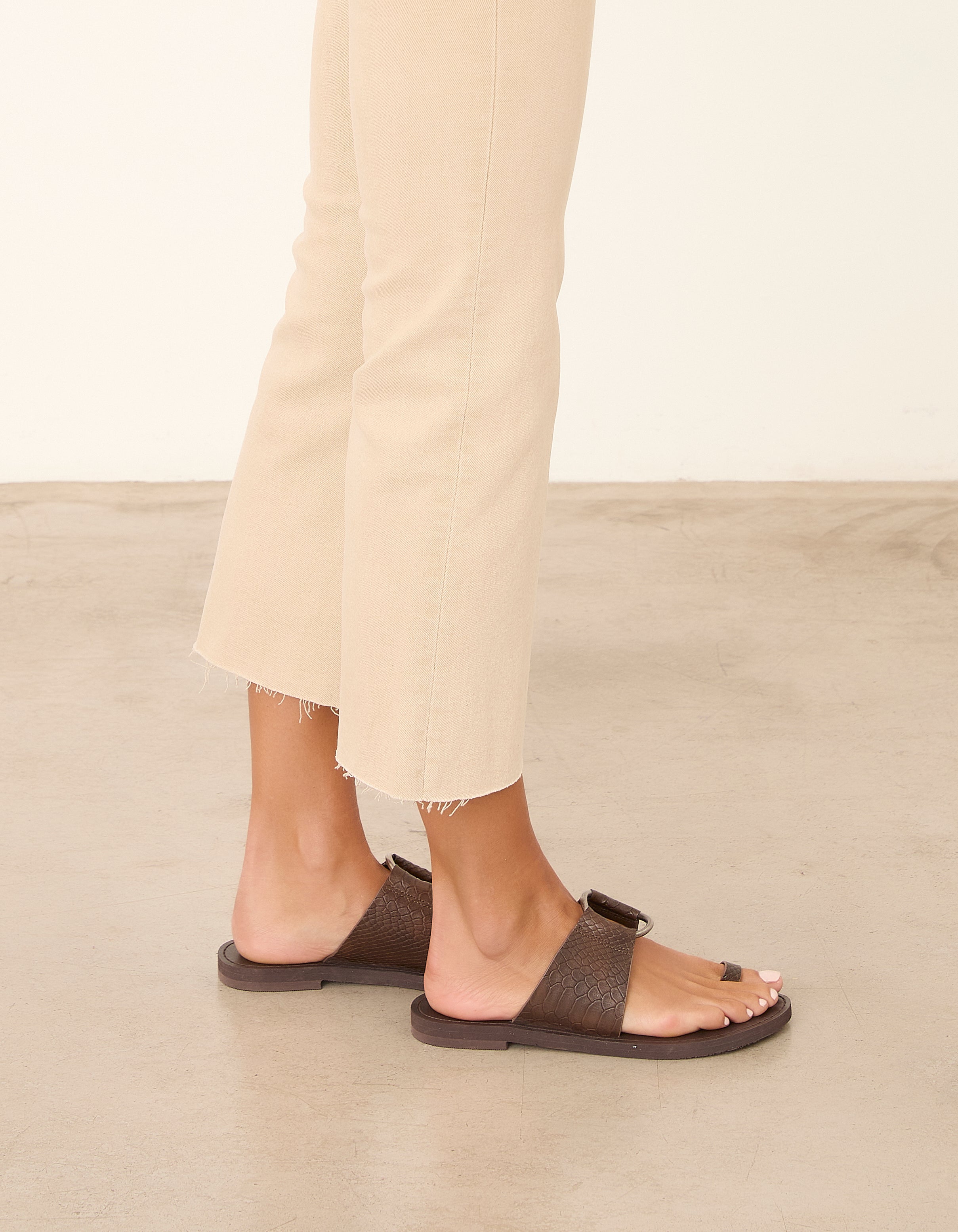 MIM Sandalia plana LOLA CHOCOLATE SNAKE