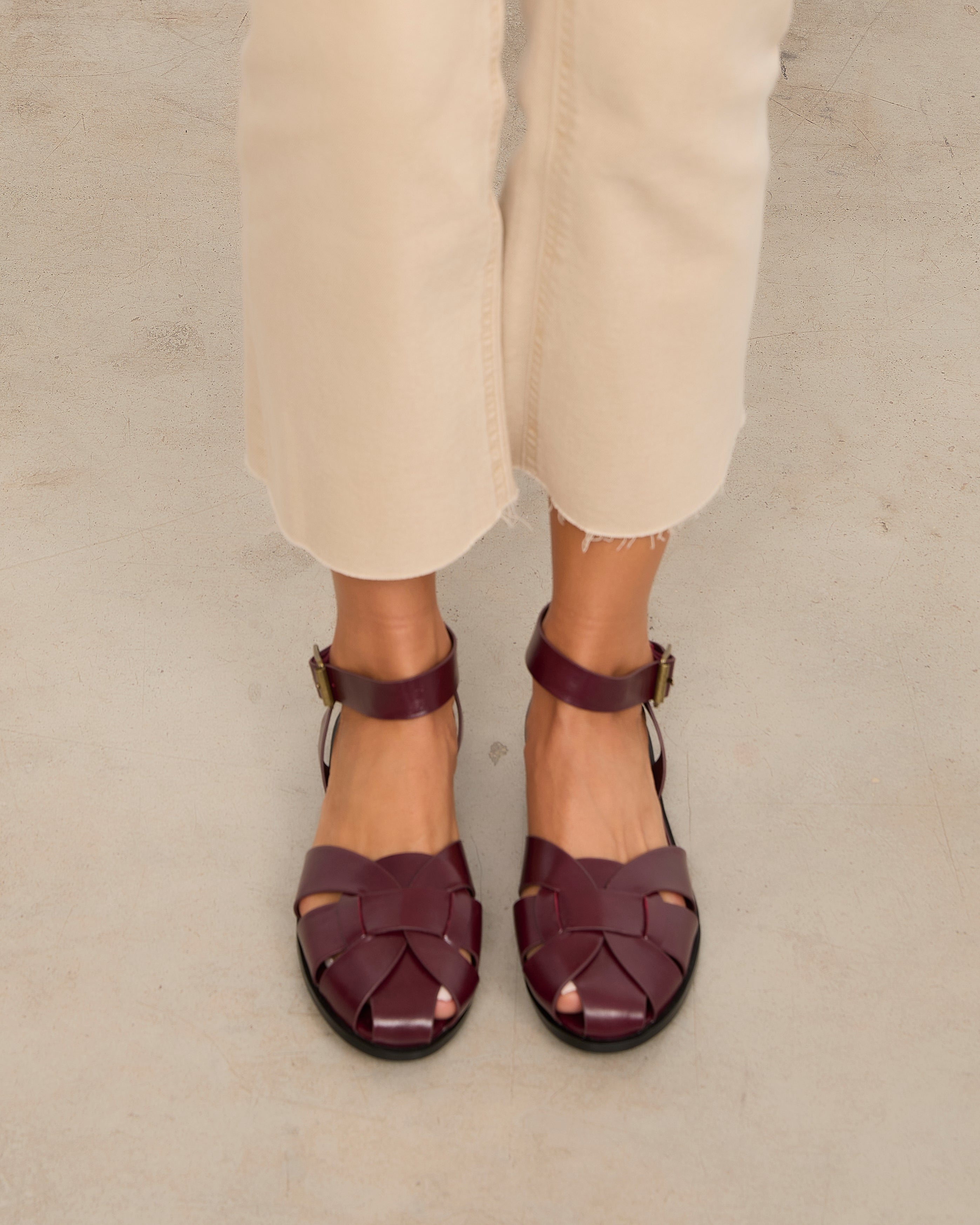 MIM Sandalia plana ODD BURDEOS
