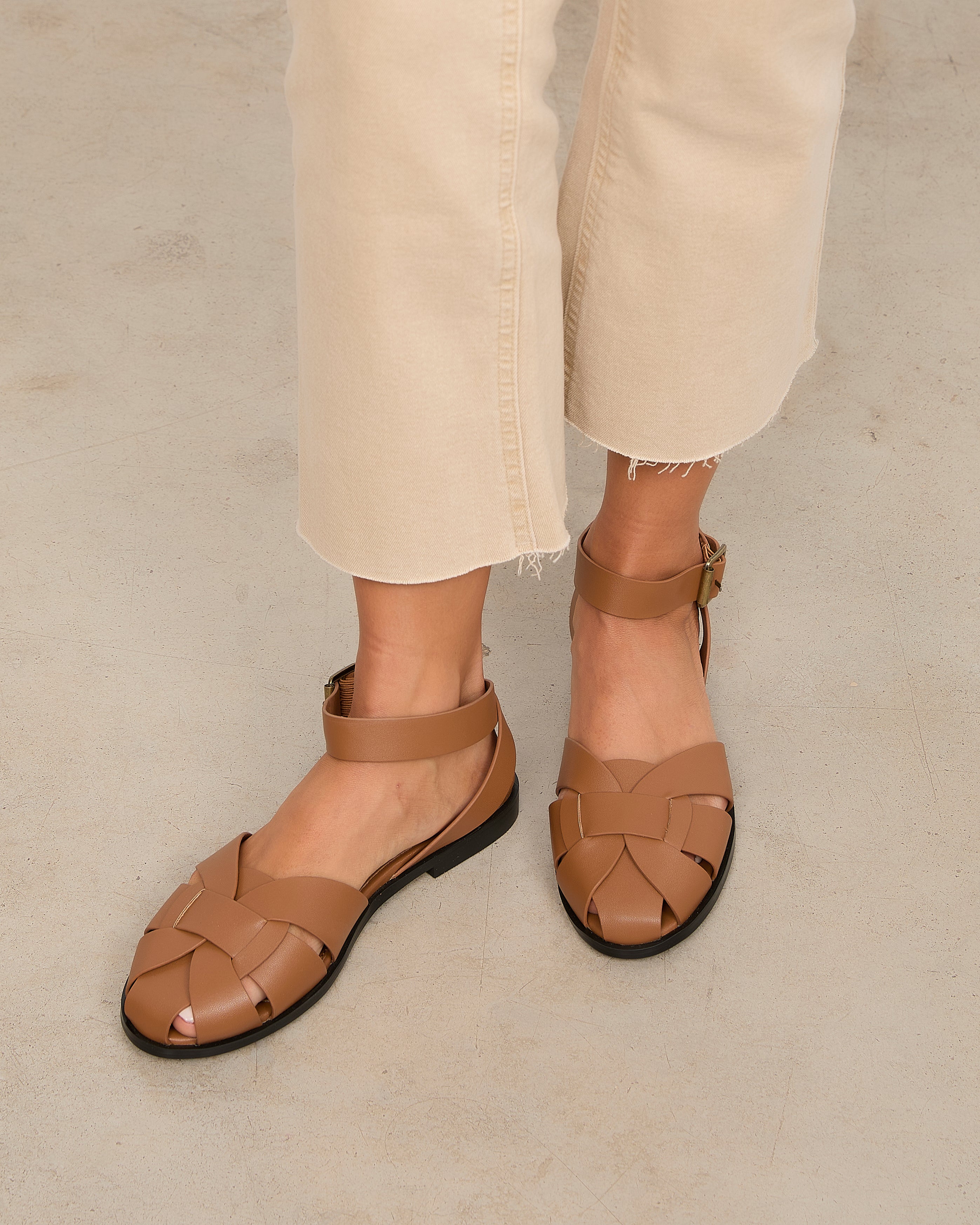 MIM Sandalia plana ODD CAMEL