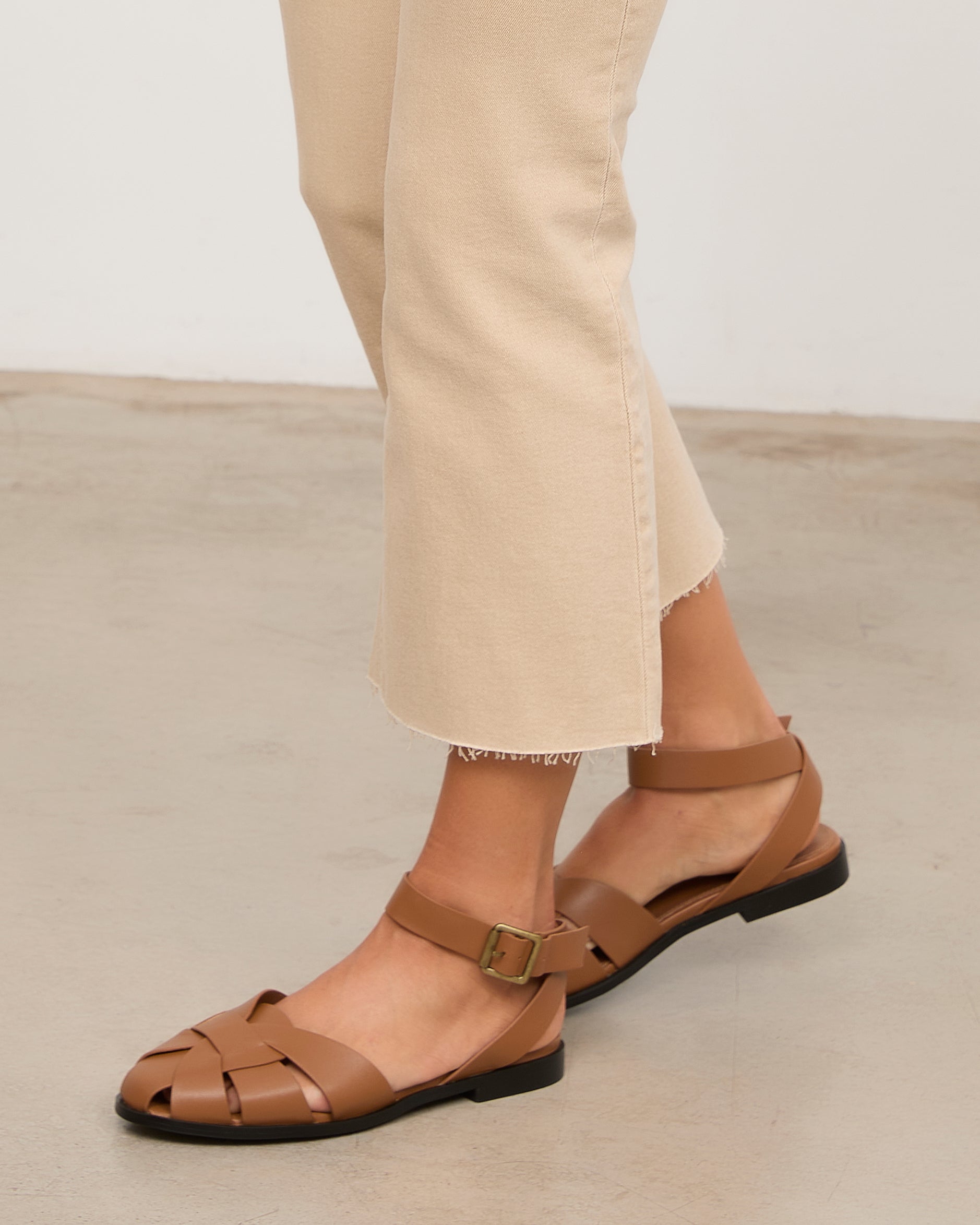 MIM Sandalia plana ODD CAMEL