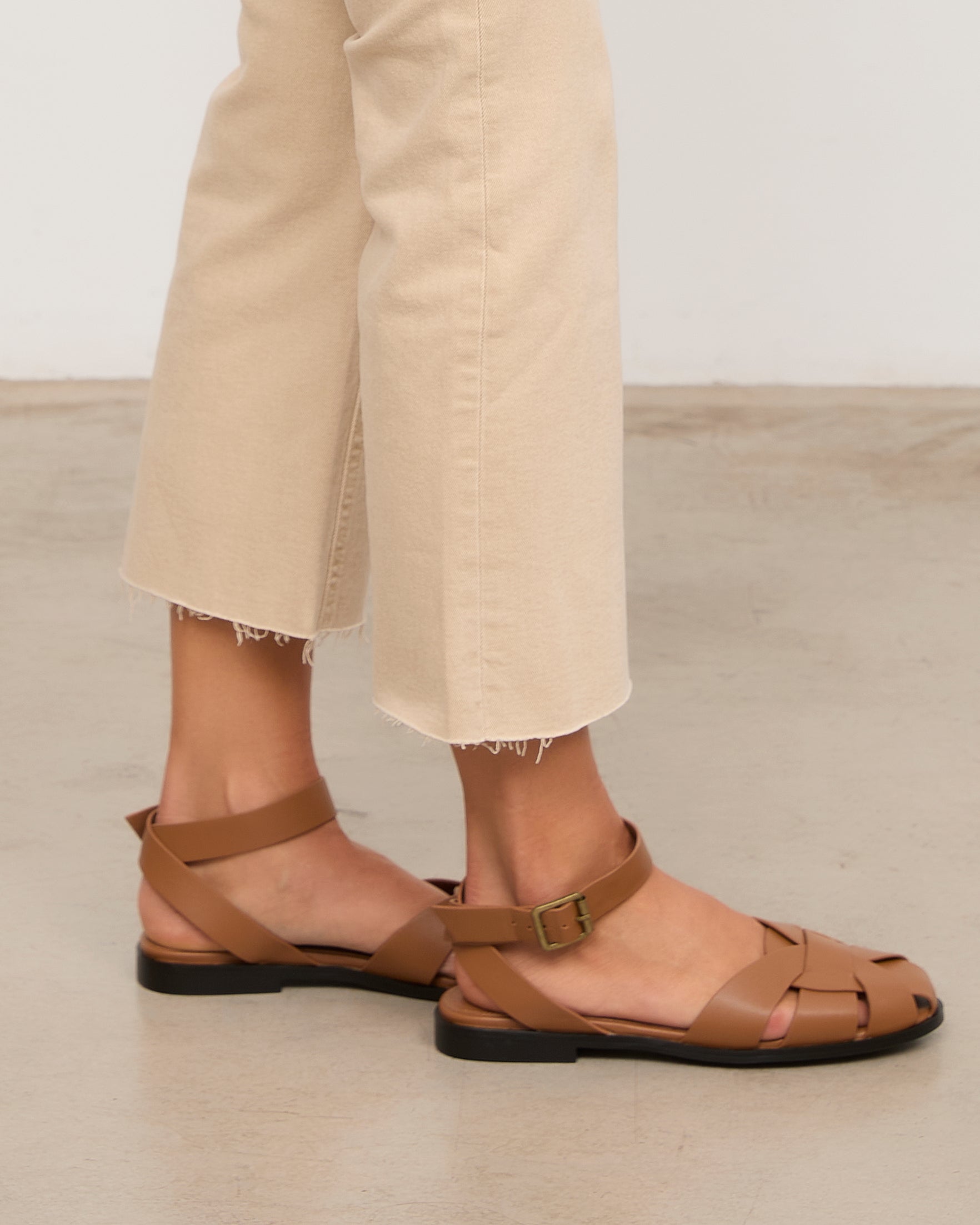 MIM Sandalia plana ODD CAMEL