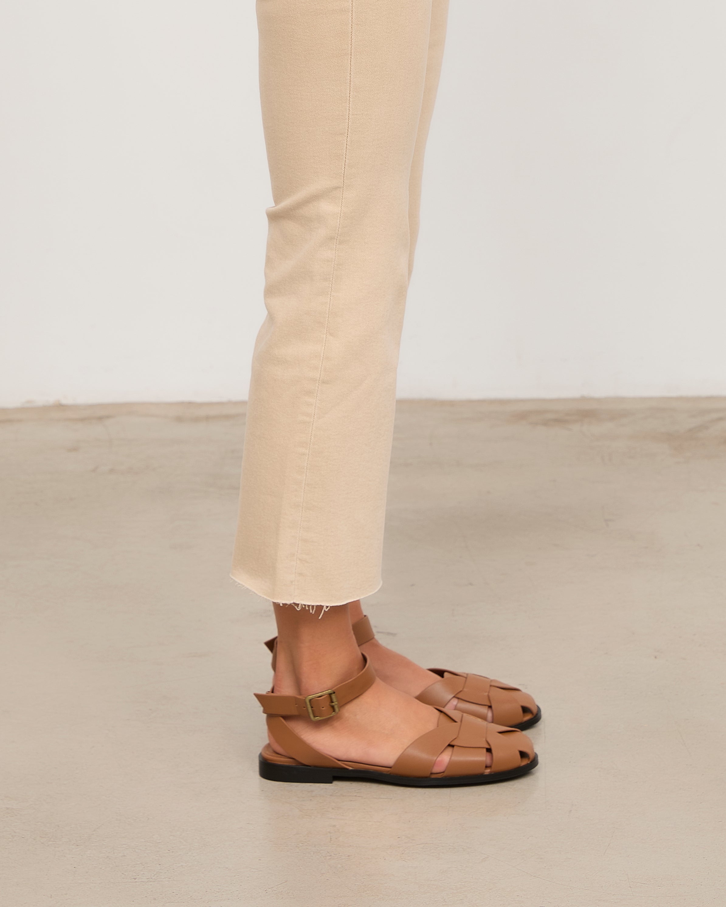 MIM Sandalia plana ODD CAMEL