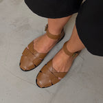MIM Sandalia plana ODD CAMEL
