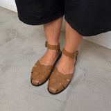 MIM Sandalia plana ODD CAMEL
