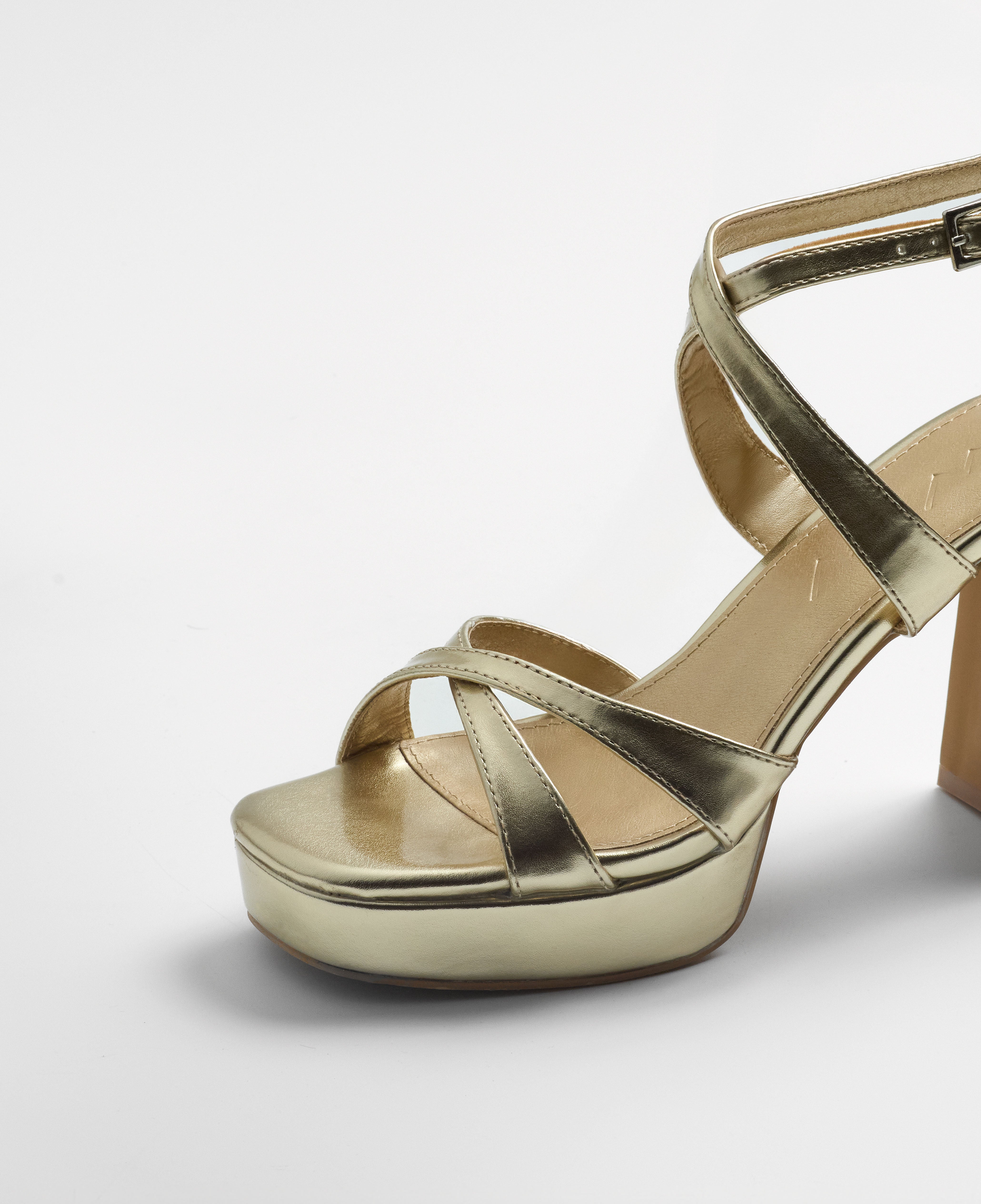 Mim shoes Sandalia de tacón GERY DORADO