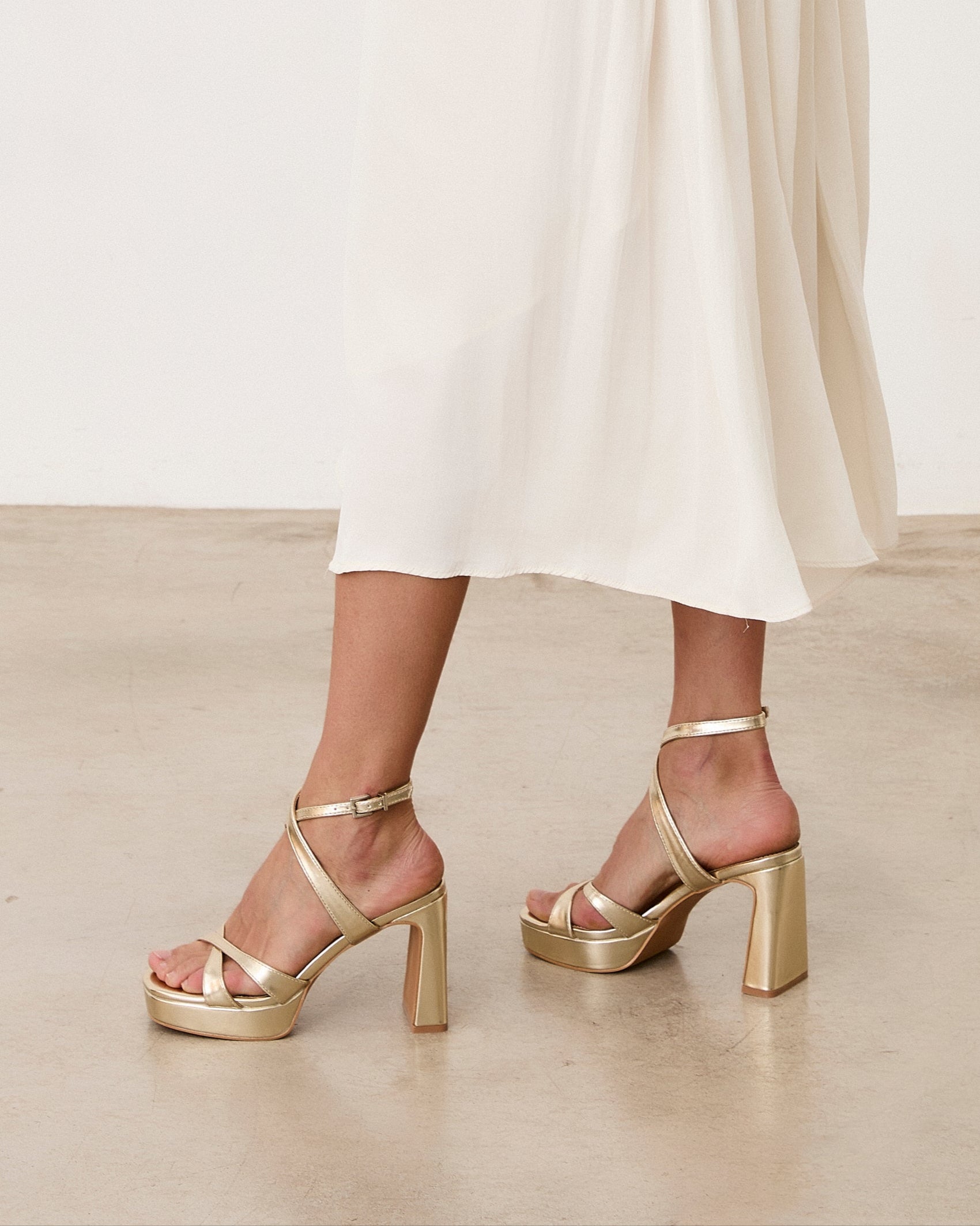 Mim shoes Sandalia de tacón GERY DORADO