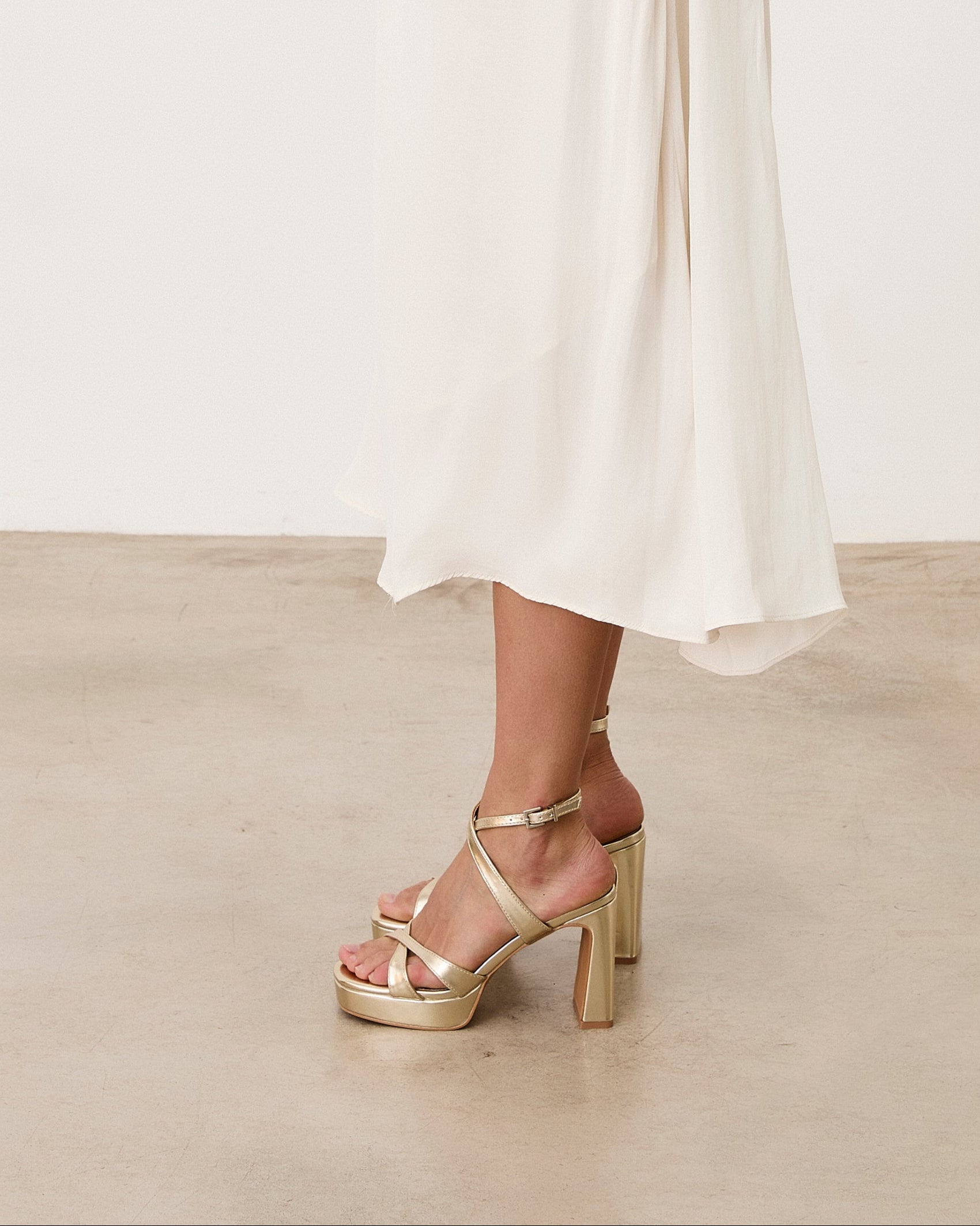 Mim shoes Sandalia de tacón GERY DORADO