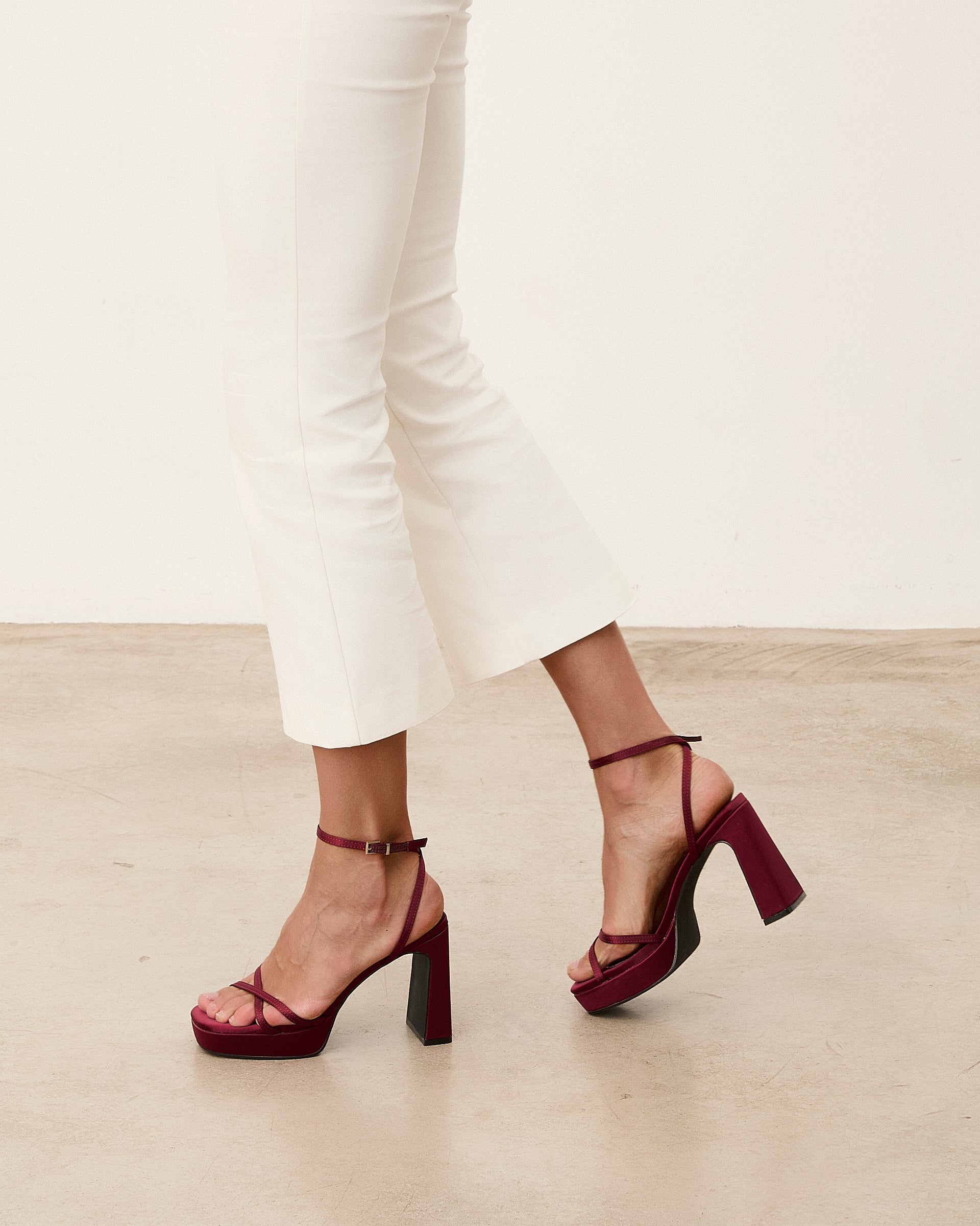 Mim shoes Sandalia de tacón GRETA BURDEOS SATIN