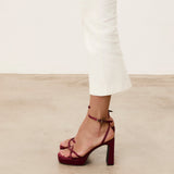 Mim shoes Sandalia de tacón GRETA BURDEOS SATIN