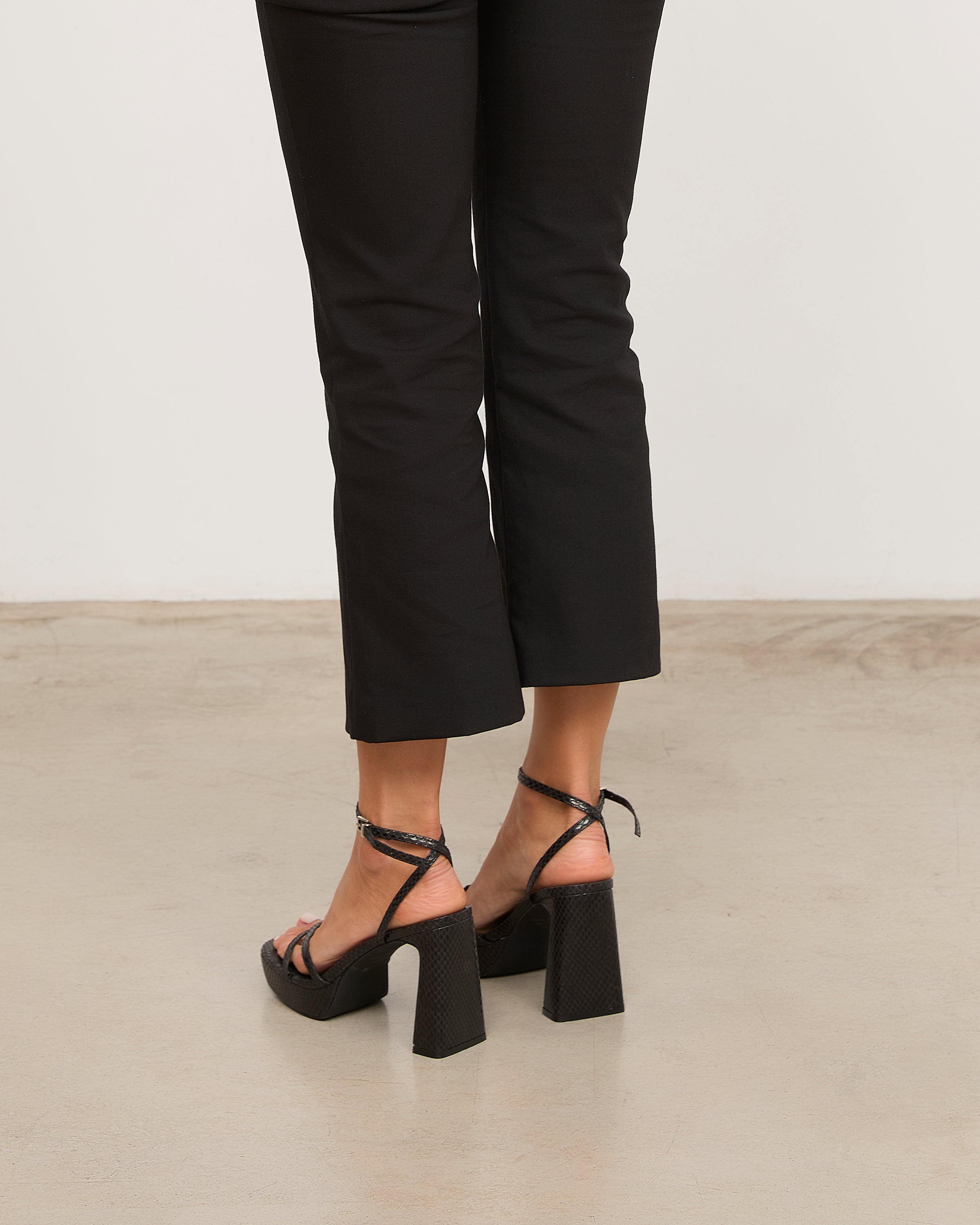 Mim shoes Sandalia de tacón GRETA NEGRO SNAKE