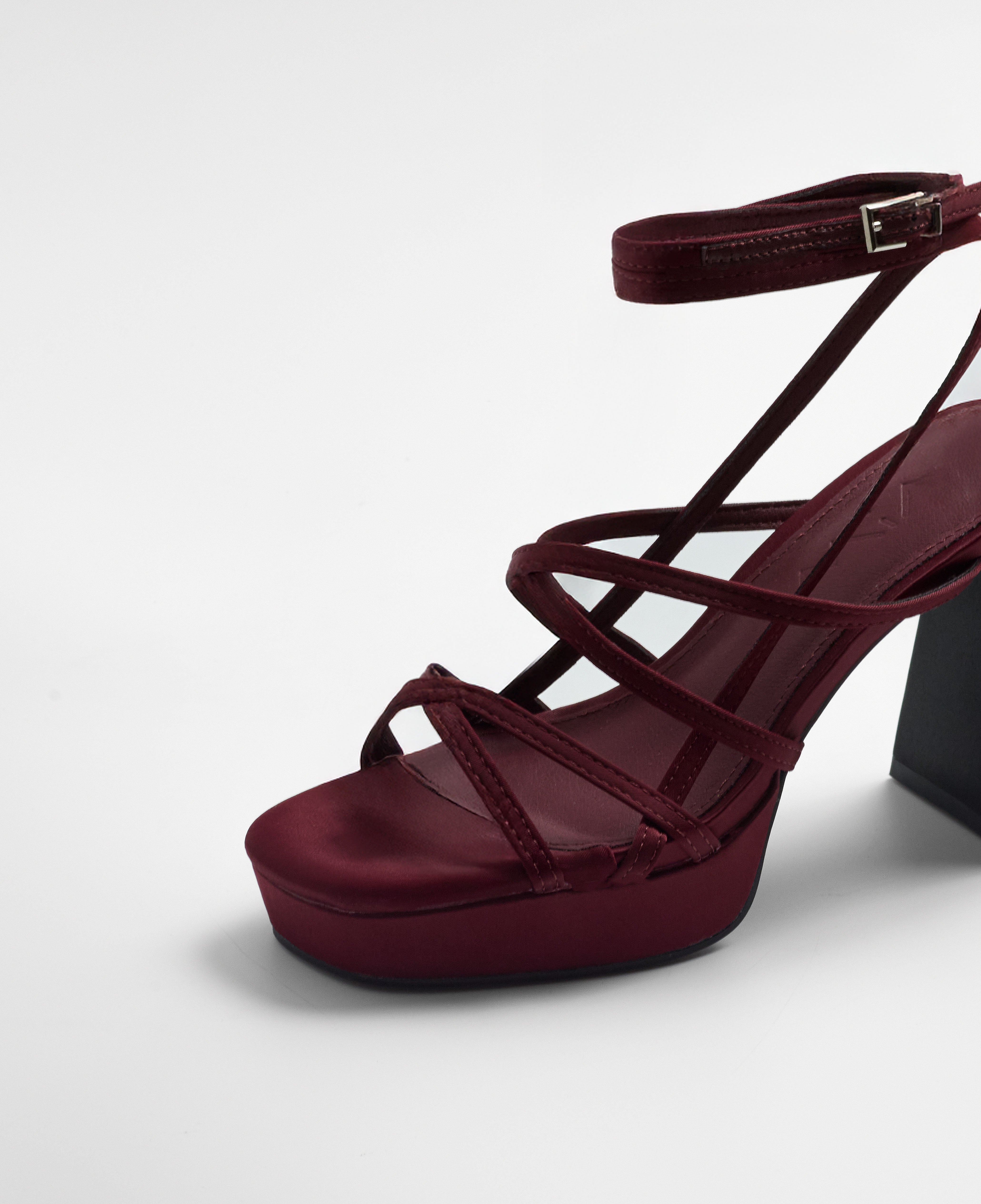 Mim shoes Sandalia de tacón NORI BURDEOS SATIN