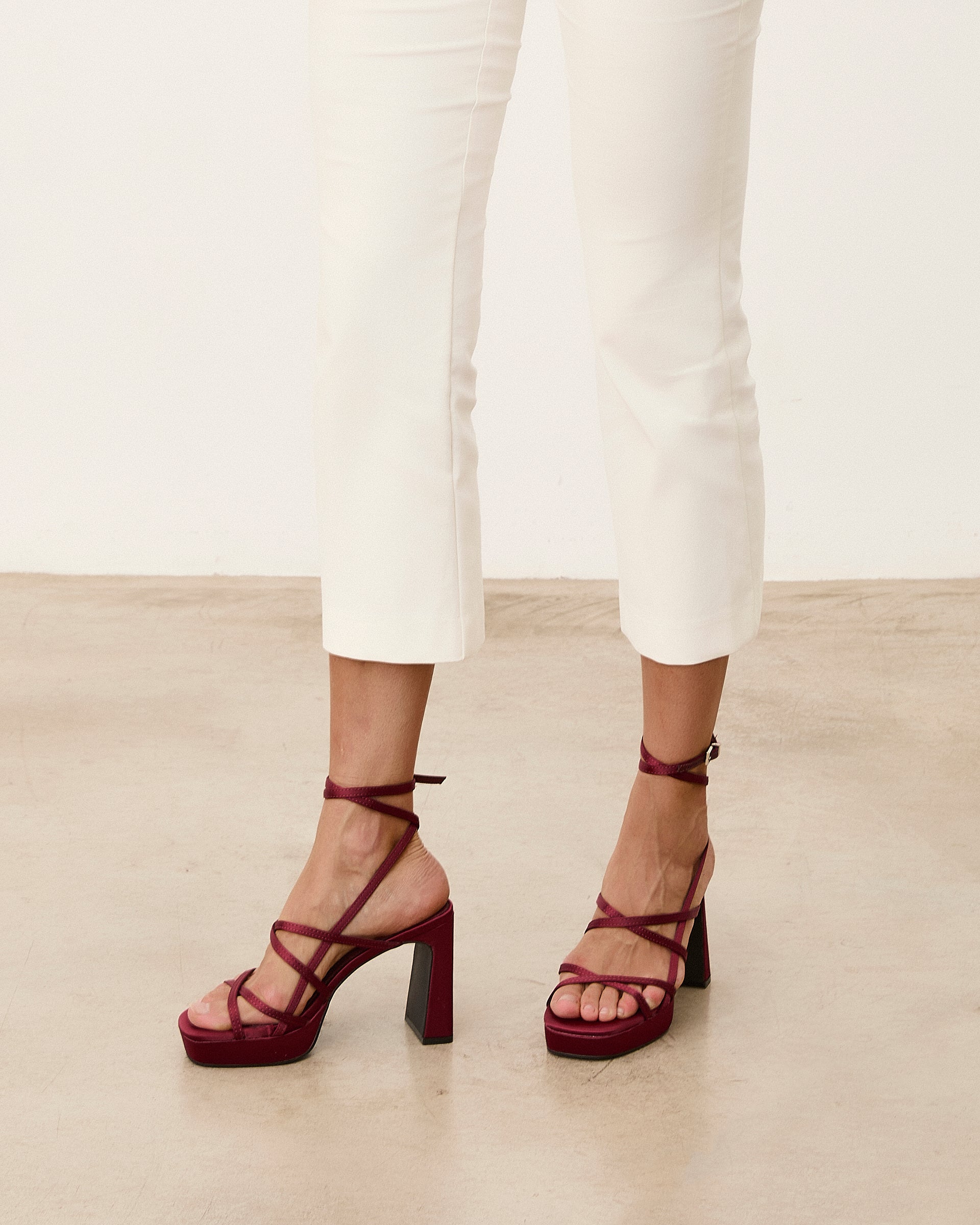 Mim shoes Sandalia de tacón NORI BURDEOS SATIN