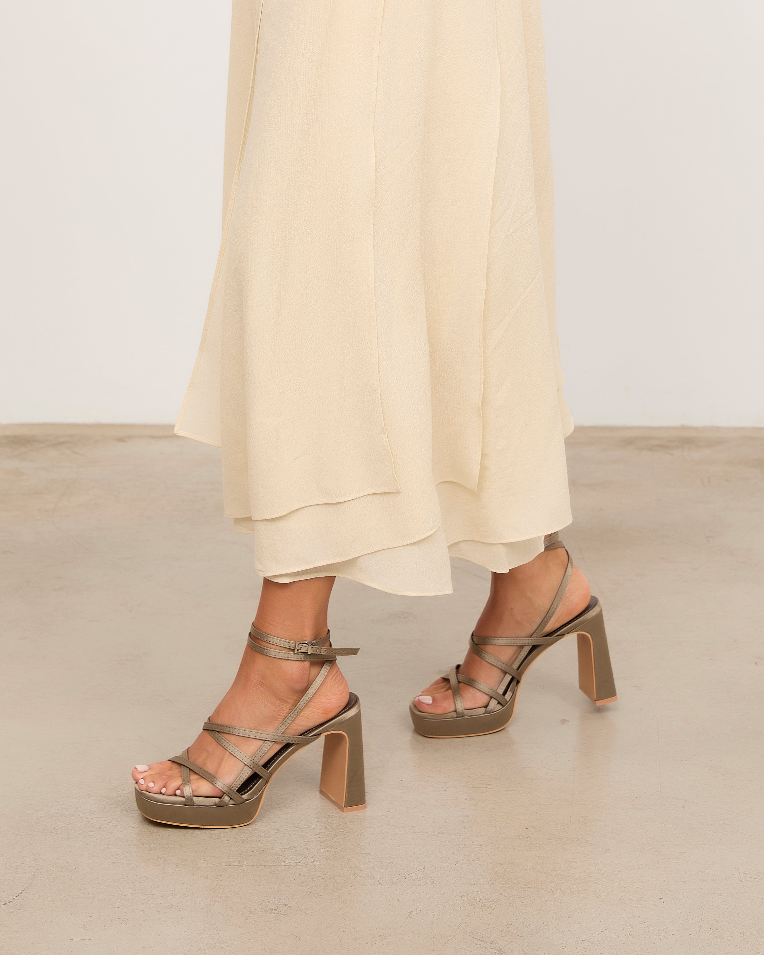 Mim shoes Sandalia de tacón NORI GRIS SATIN