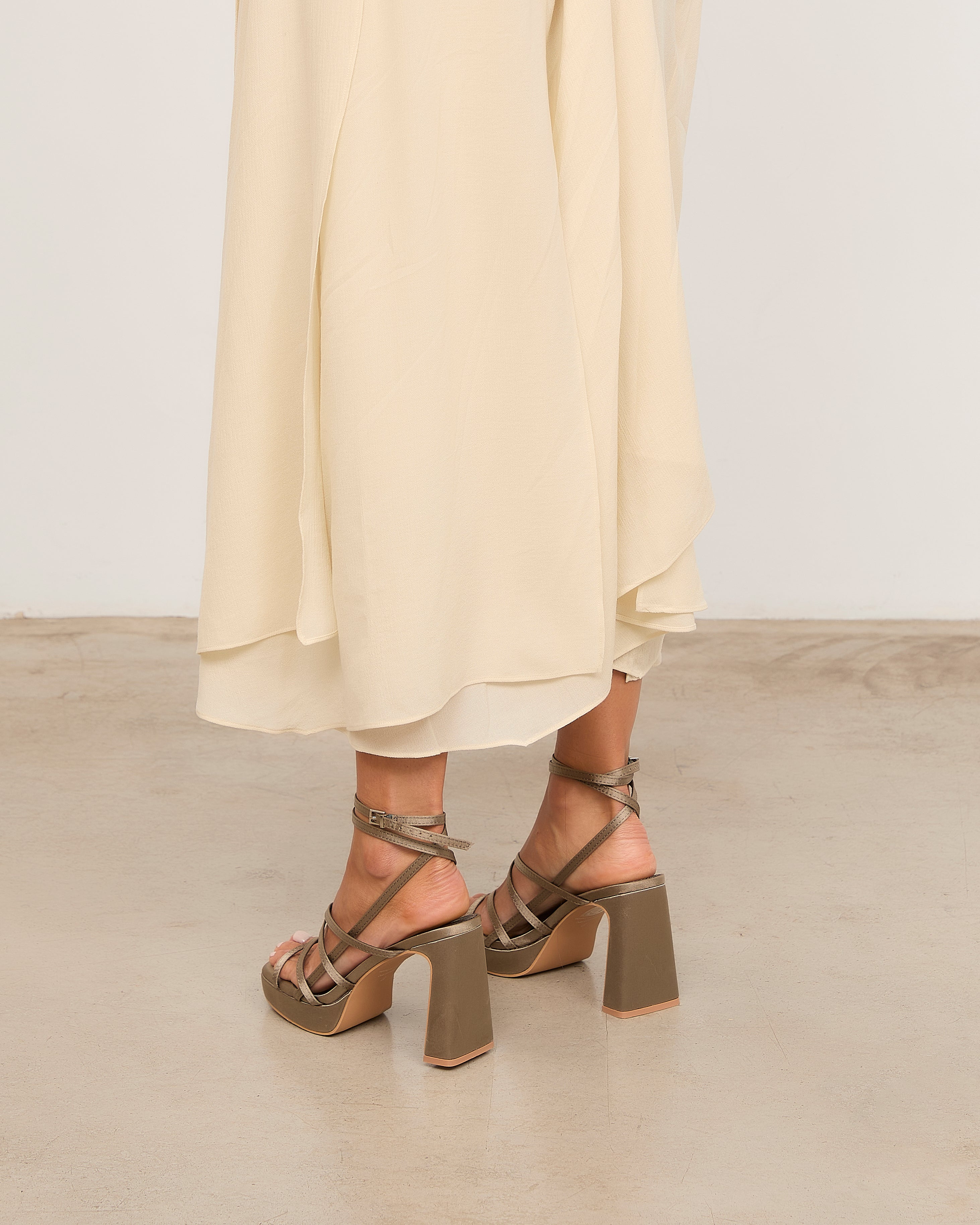 Mim shoes Sandalia de tacón NORI GRIS SATIN