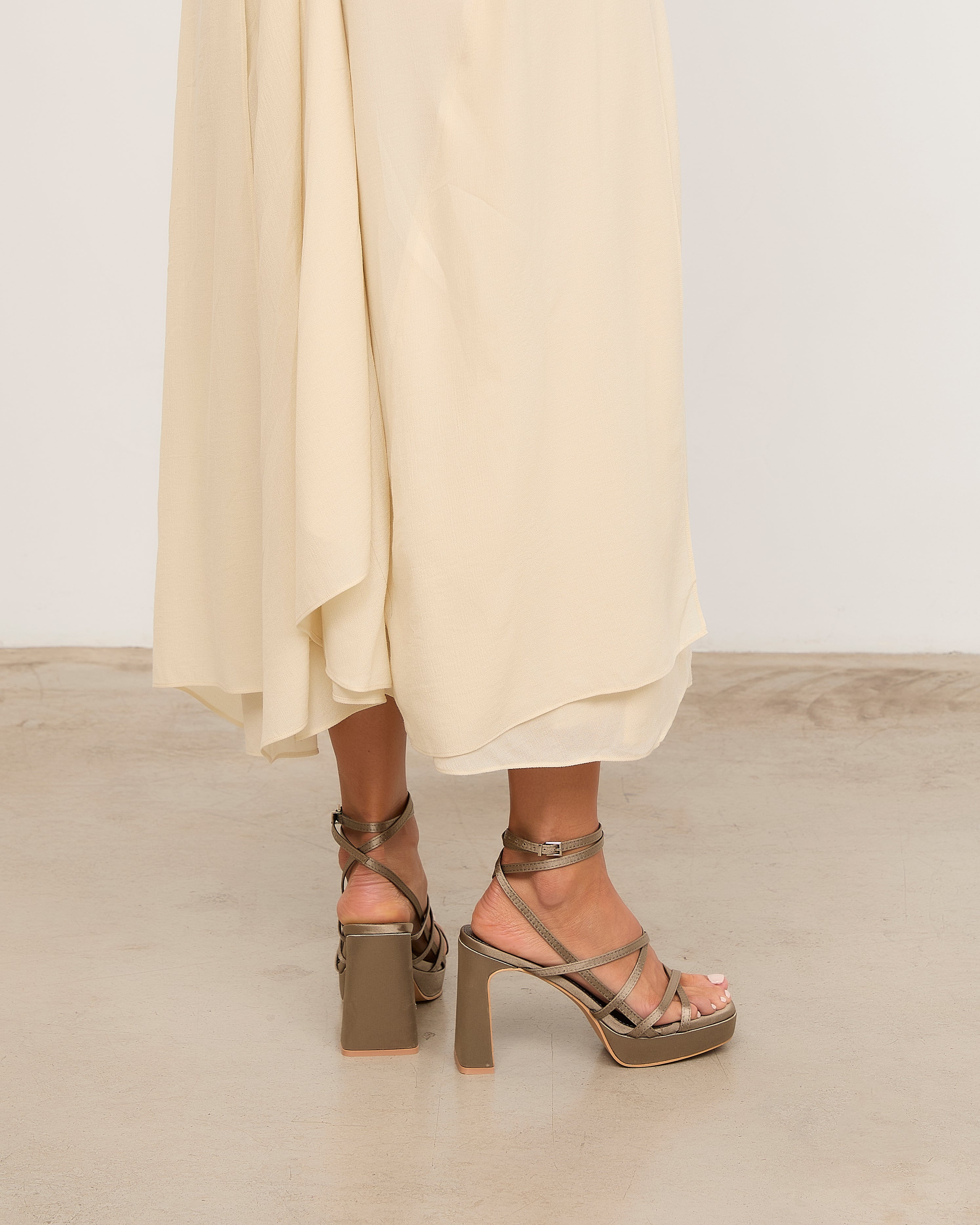 Mim shoes Sandalia de tacón NORI GRIS SATIN