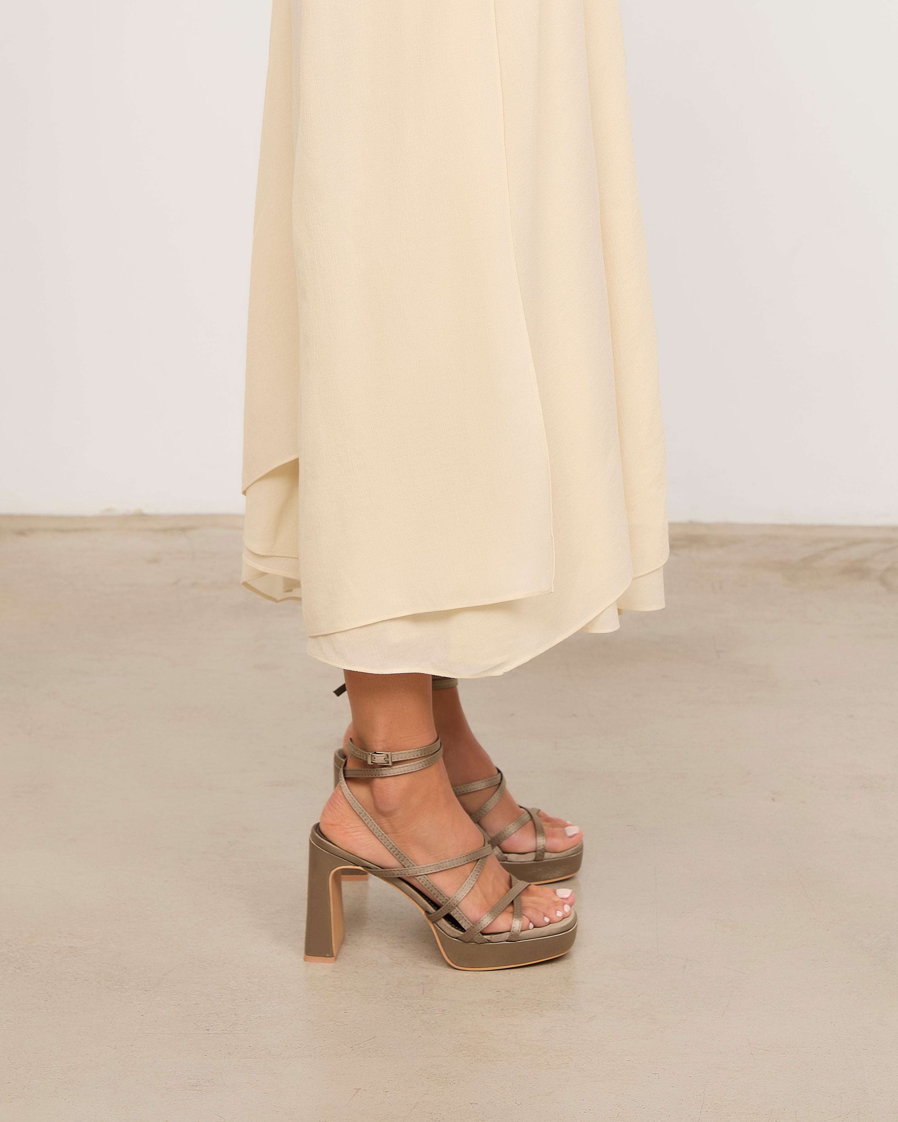 Mim shoes Sandalia de tacón NORI GRIS SATIN