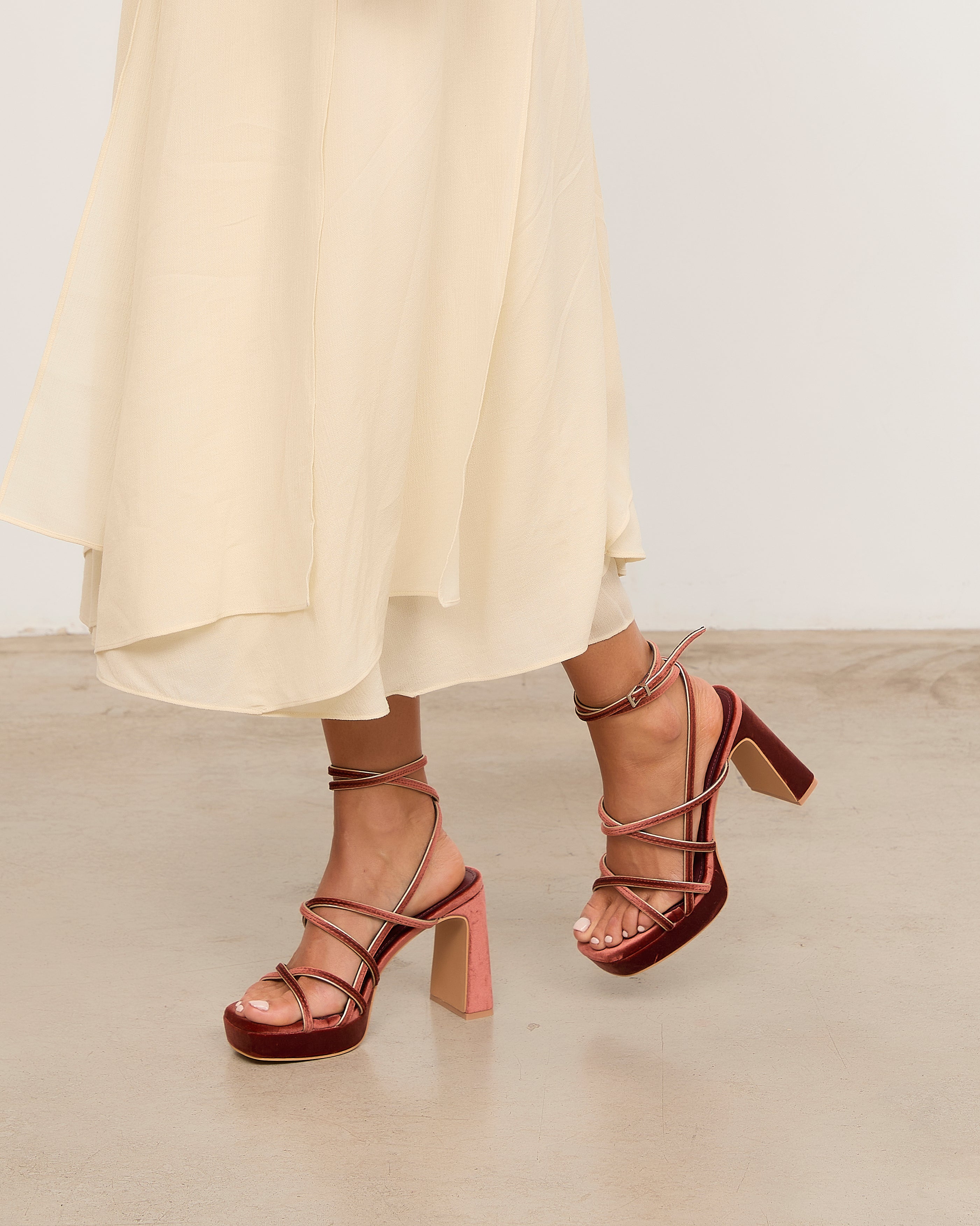 Mim shoes Sandalia de tacón NORI TEJA VELVET