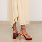 Mim shoes Sandalia de tacón NORI TEJA VELVET