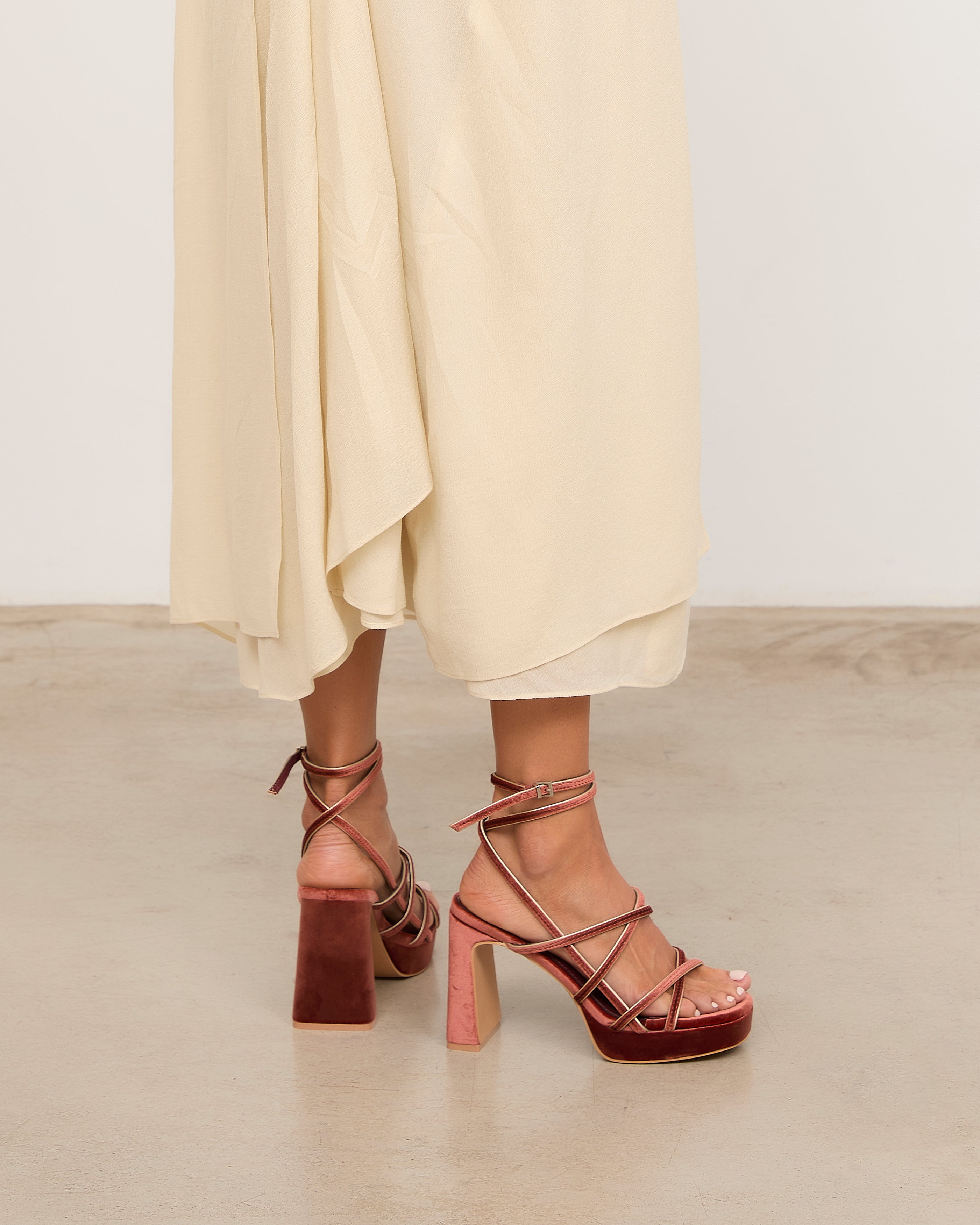 Mim shoes Sandalia de tacón NORI TEJA VELVET