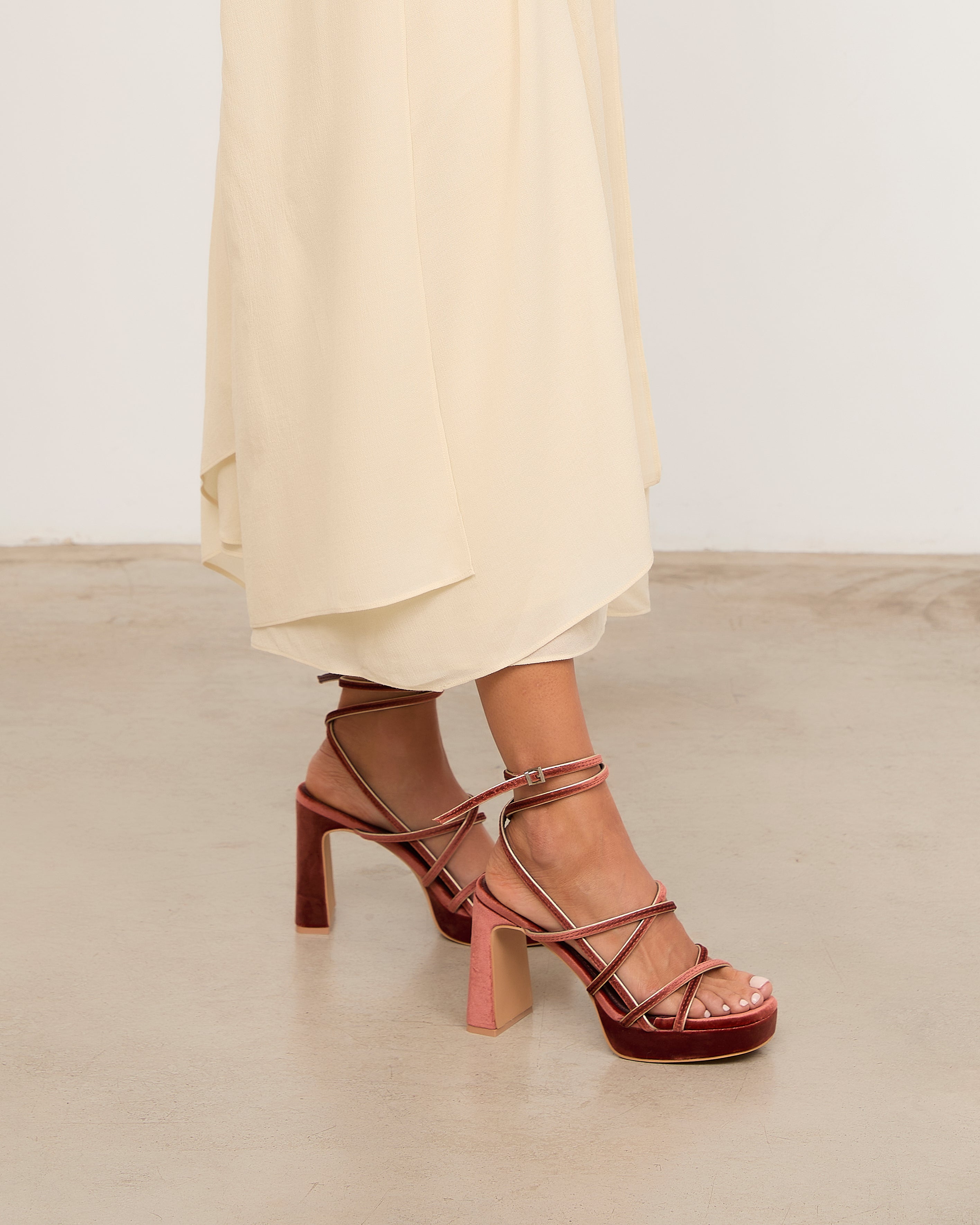 Mim shoes Sandalia de tacón NORI TEJA VELVET