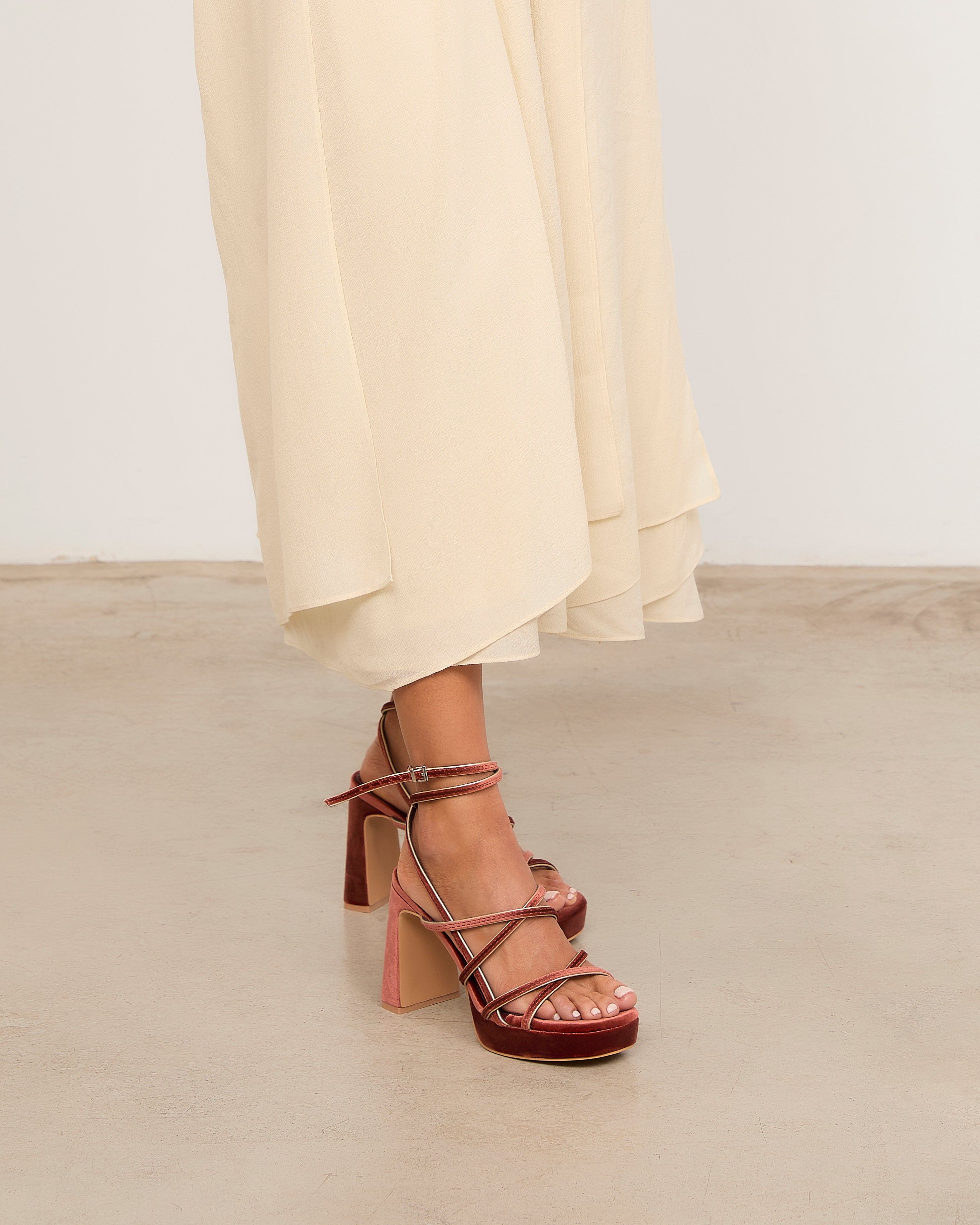 Mim shoes Sandalia de tacón NORI TEJA VELVET