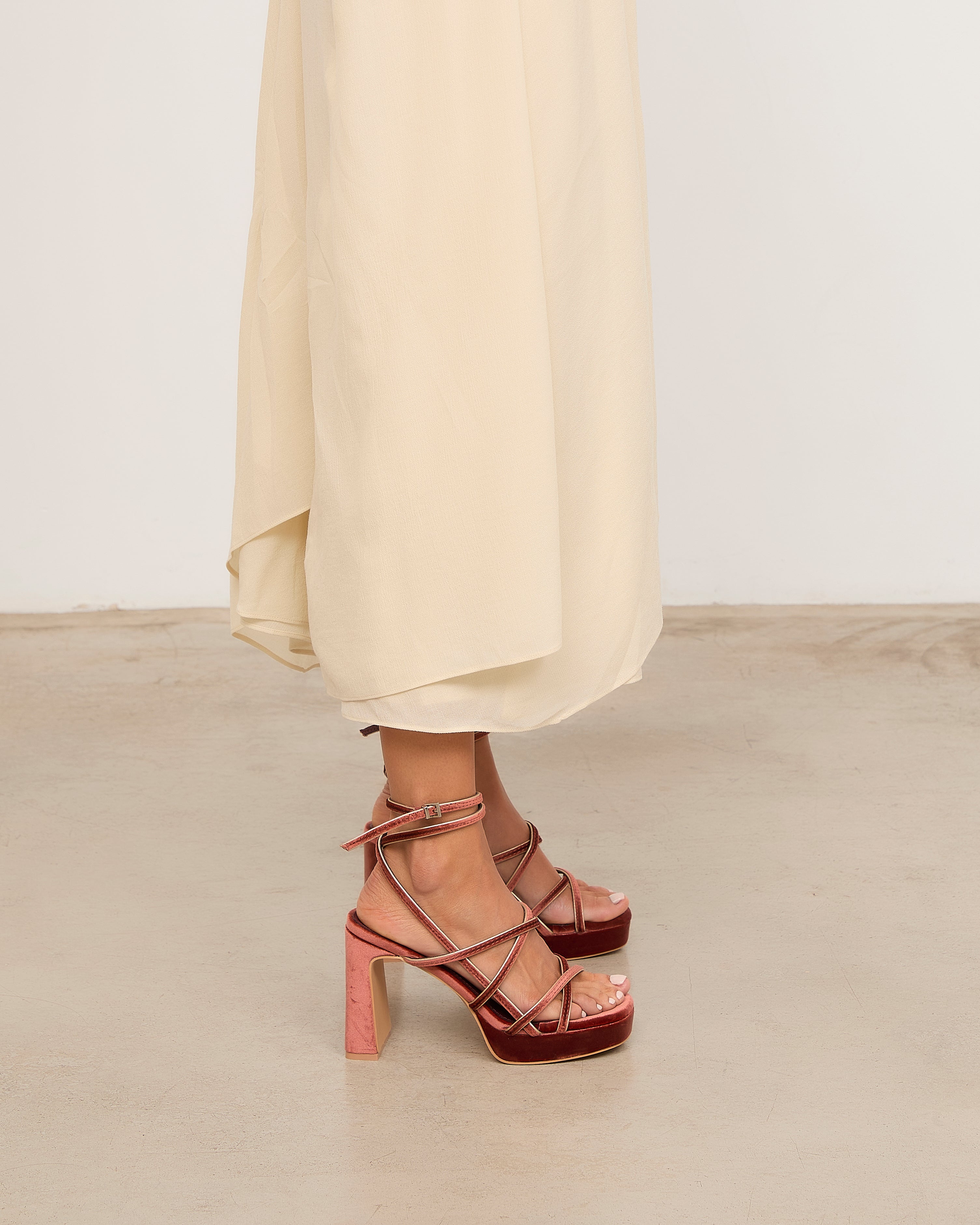 Mim shoes Sandalia de tacón NORI TEJA VELVET