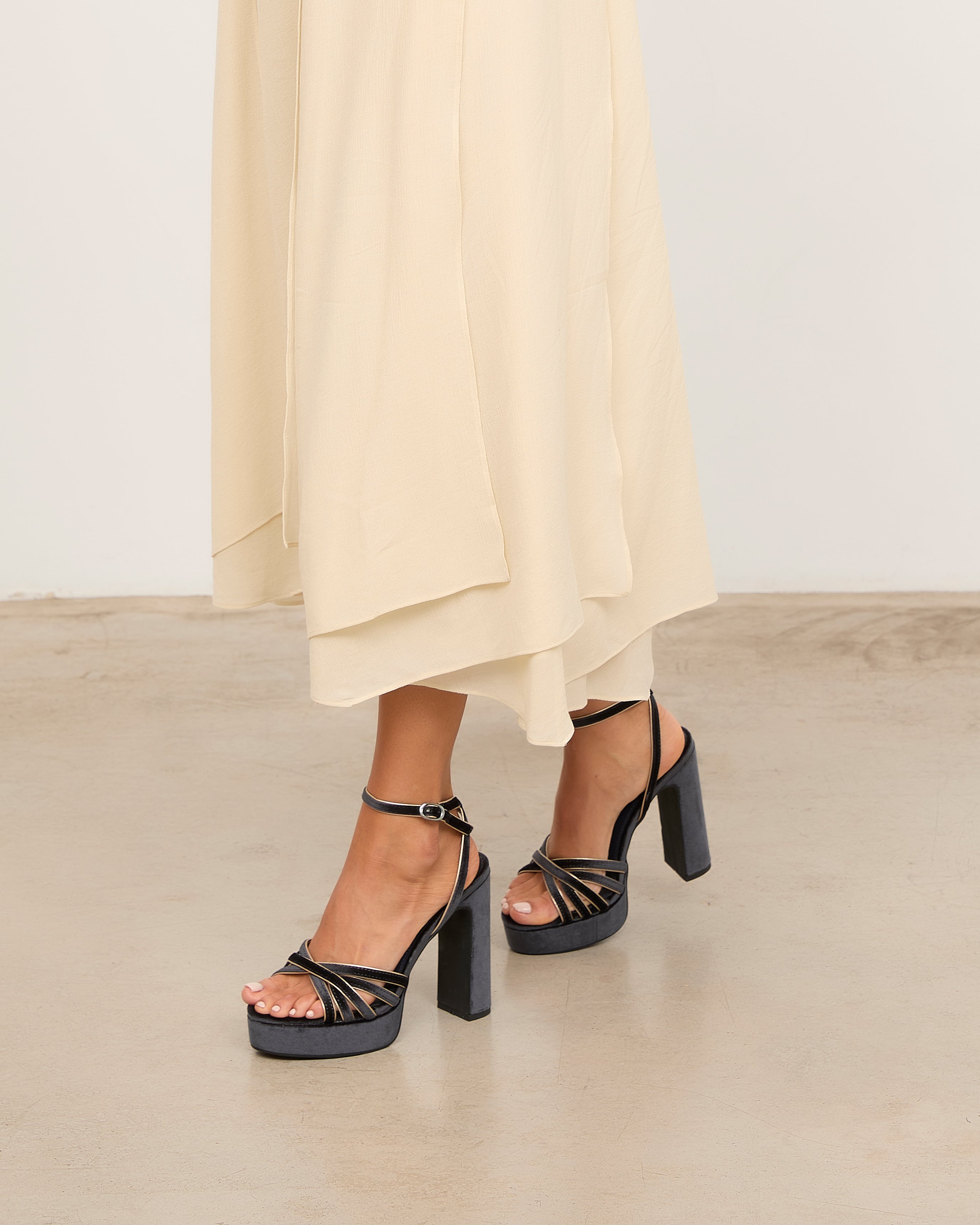 Mim shoes Sandalia de tacón NYA PETROLEO