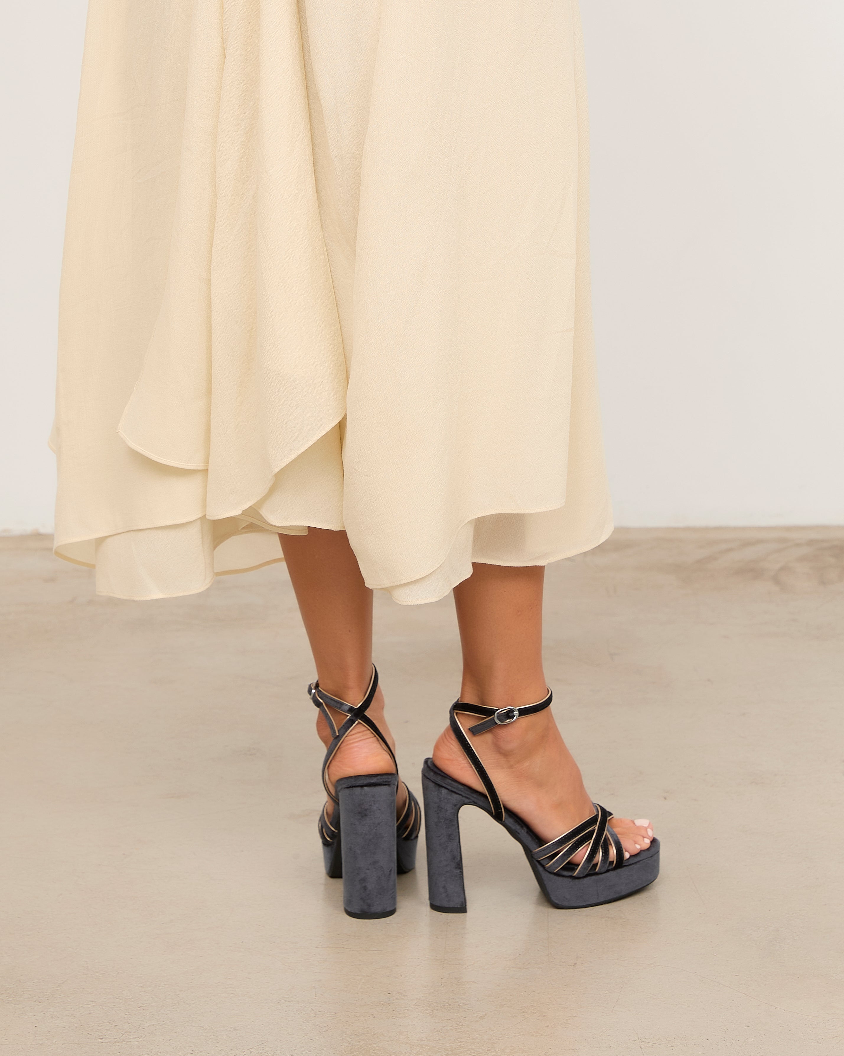 Mim shoes Sandalia de tacón NYA PETROLEO