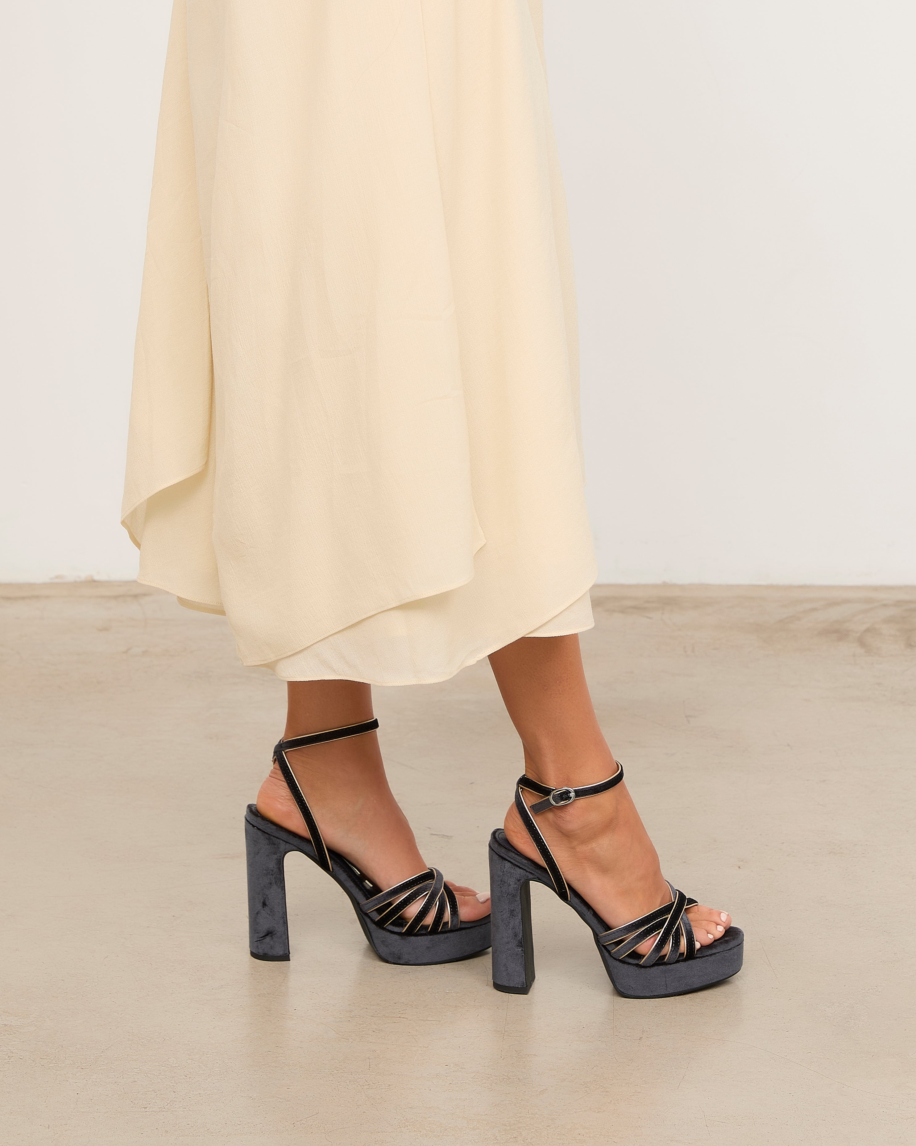 Mim shoes Sandalia de tacón NYA PETROLEO