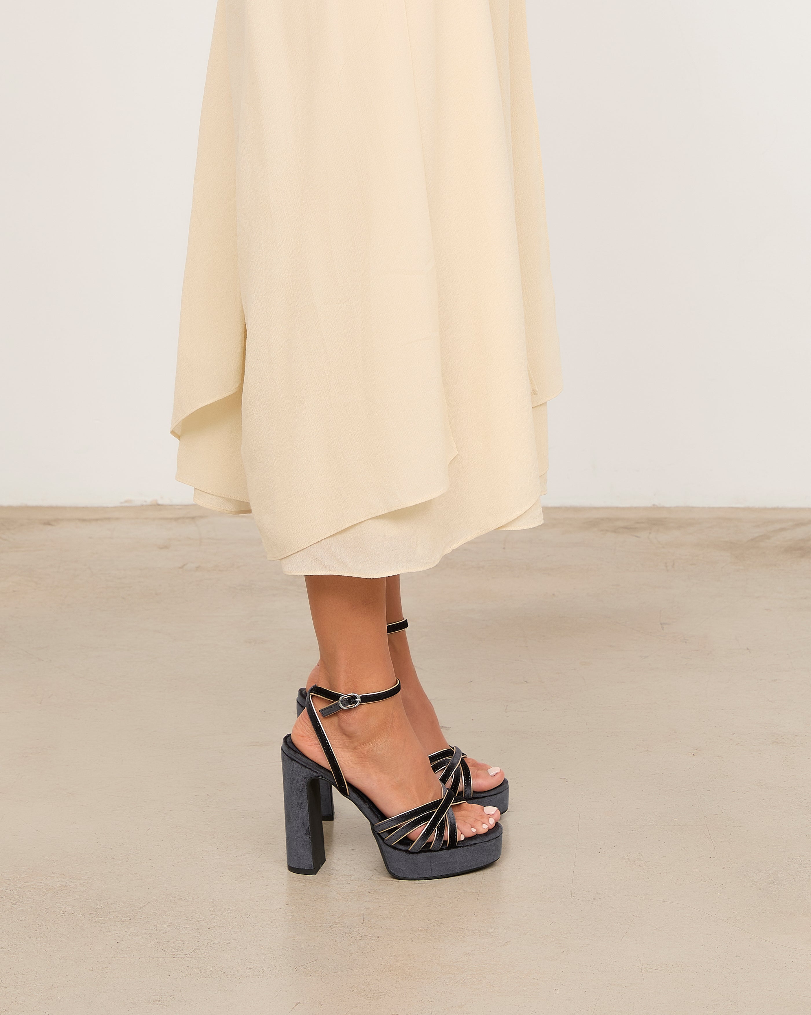 Mim shoes Sandalia de tacón NYA PETROLEO