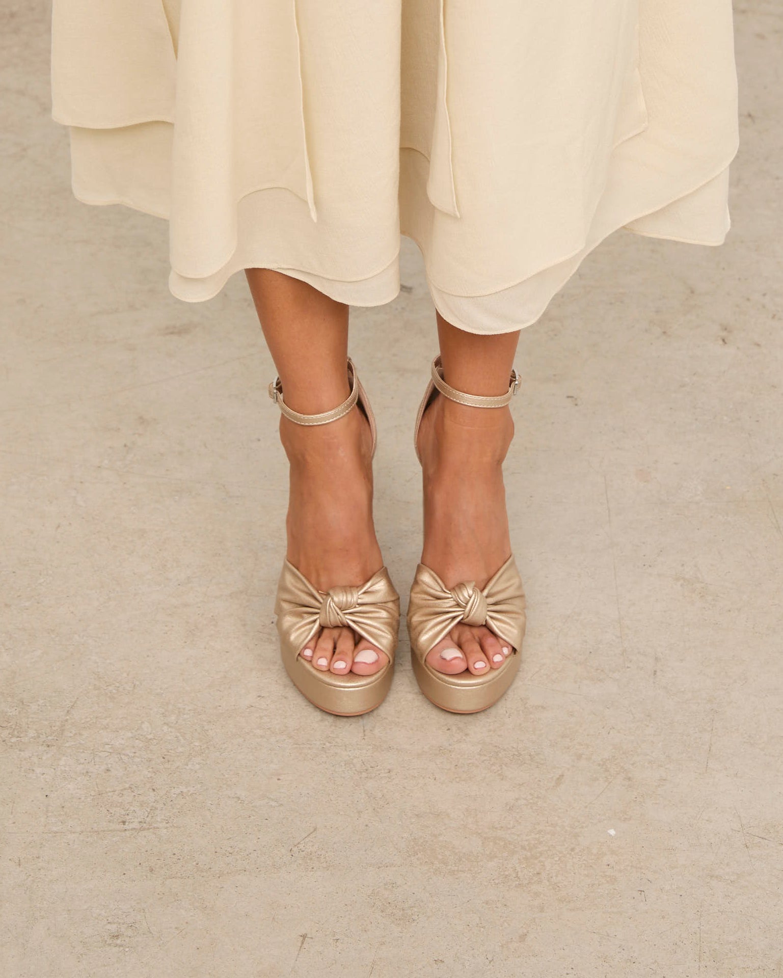 Mim shoes Sandalia de tacón OFE DORADO